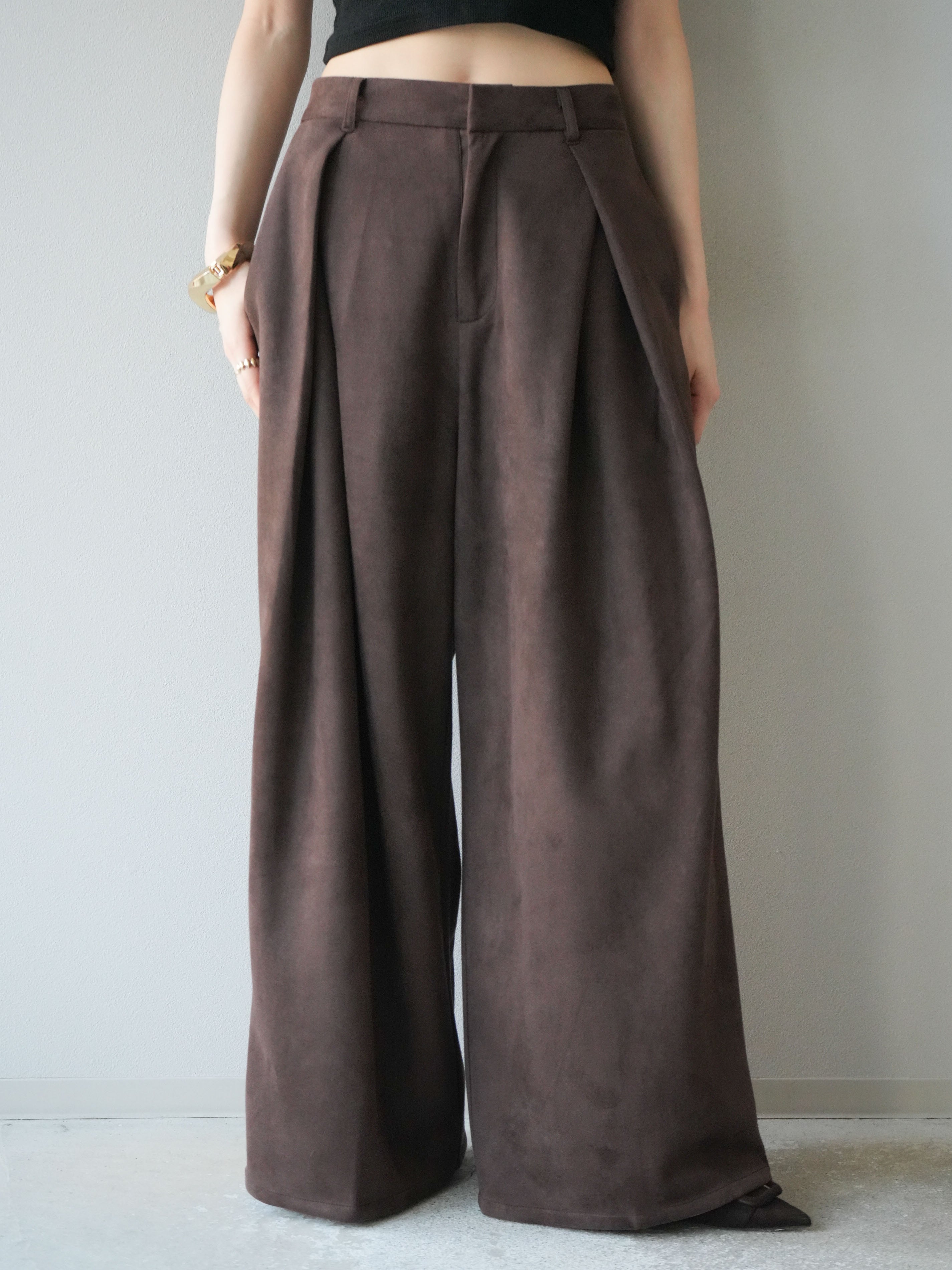 予約]スウェードタックワイドパンツ/ブラウン – Lumier