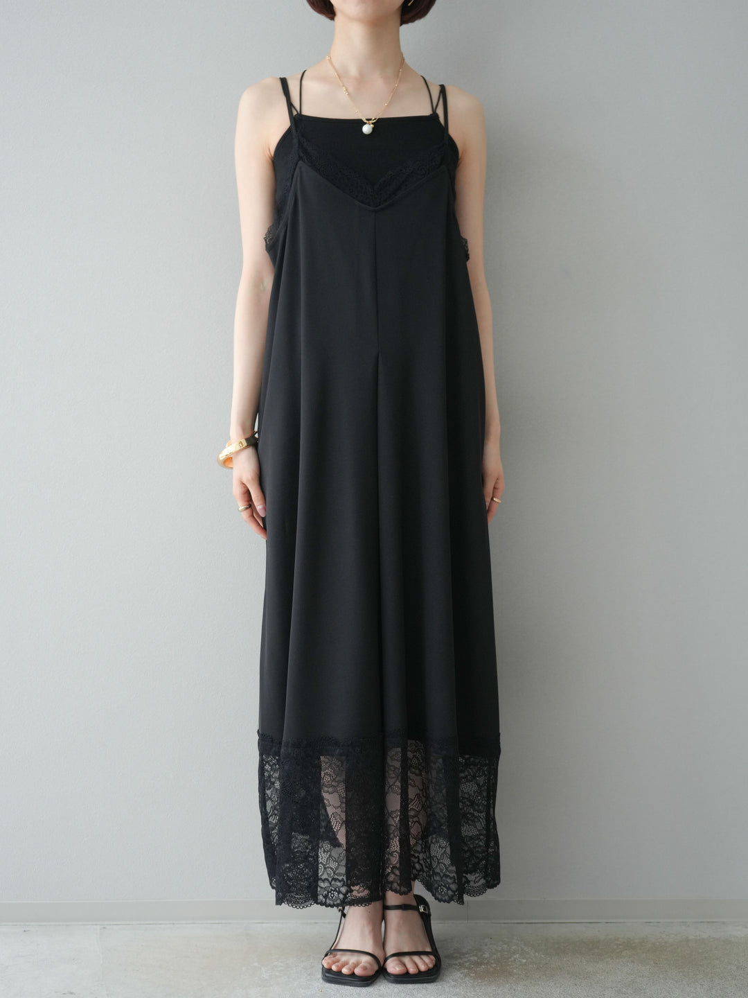 【預購】蕾絲疊層吊帶裙/黑色