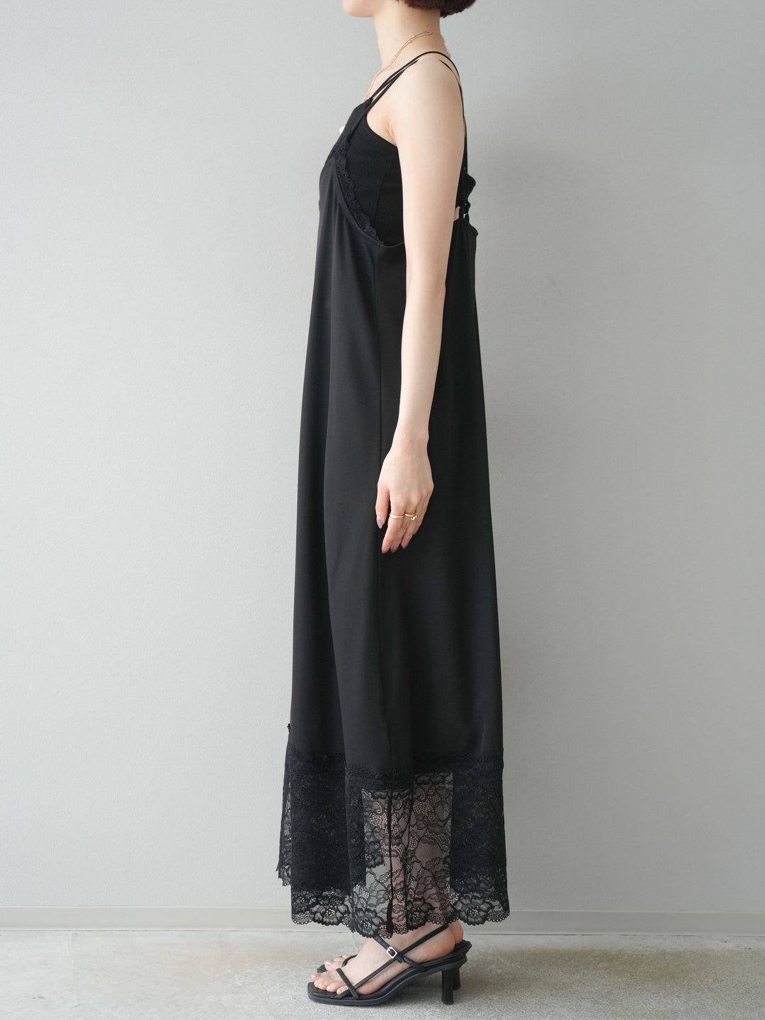 【預購】蕾絲疊層吊帶裙/黑色