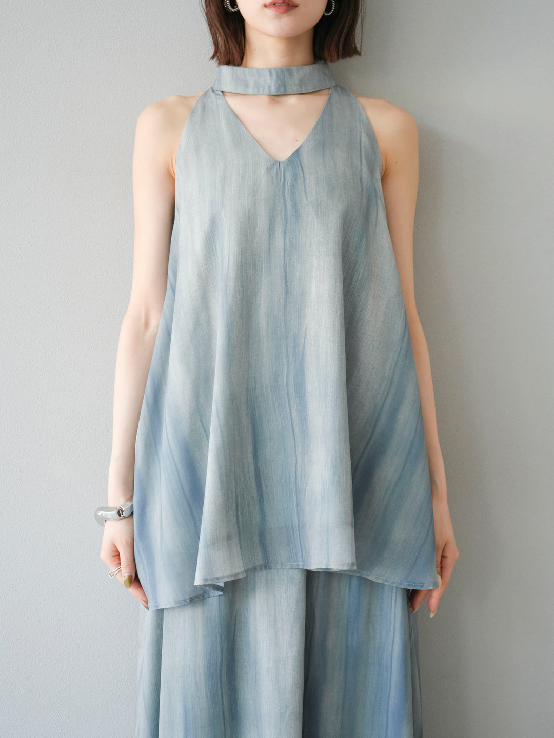 [SET] 細膩花紋V領襯衫＆喇叭裙（2套）