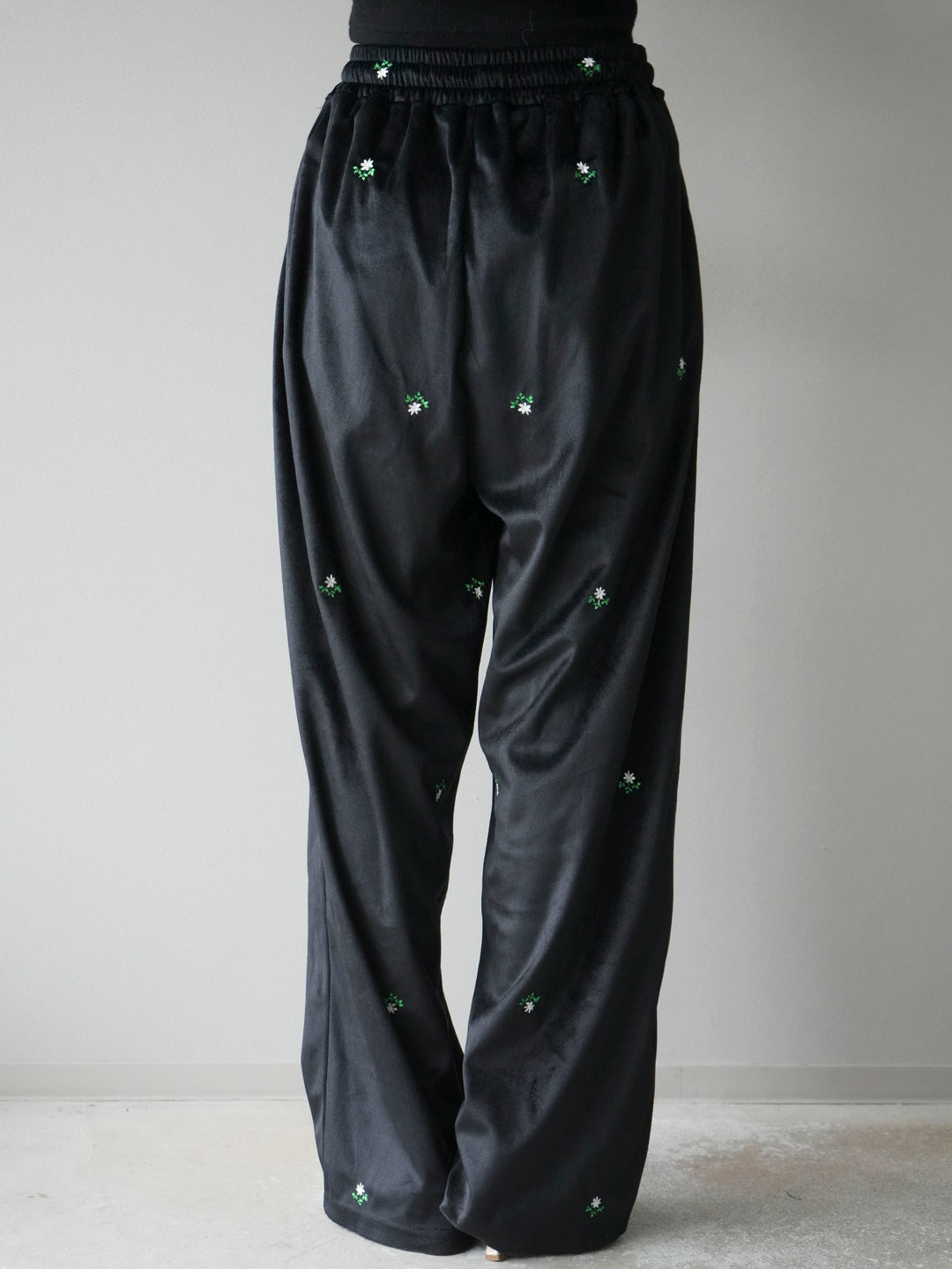 [予約]フラワー刺繍イージーパンツ/ブラック