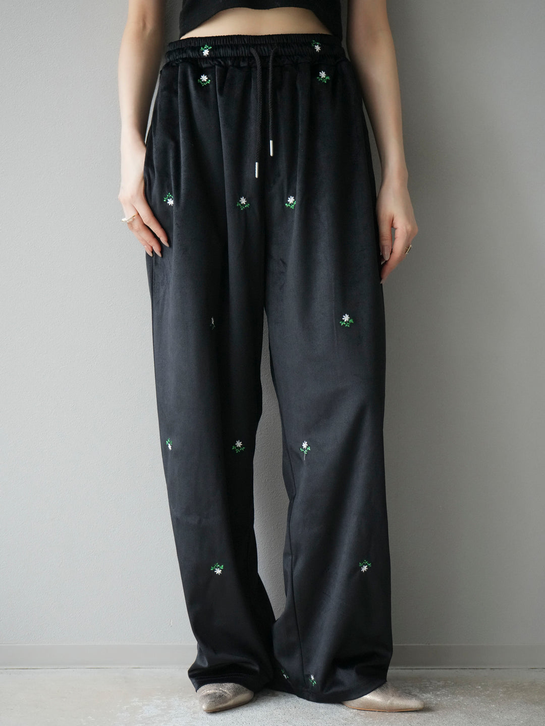 [予約]フラワー刺繍イージーパンツ/ブラック