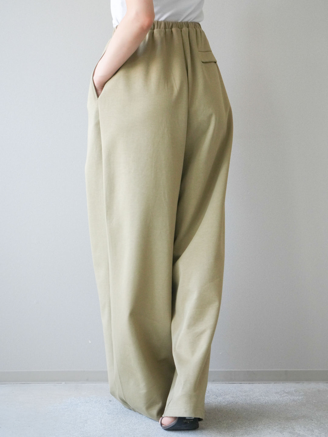 [予約]リラックスドレープスウェットパンツ/khaki