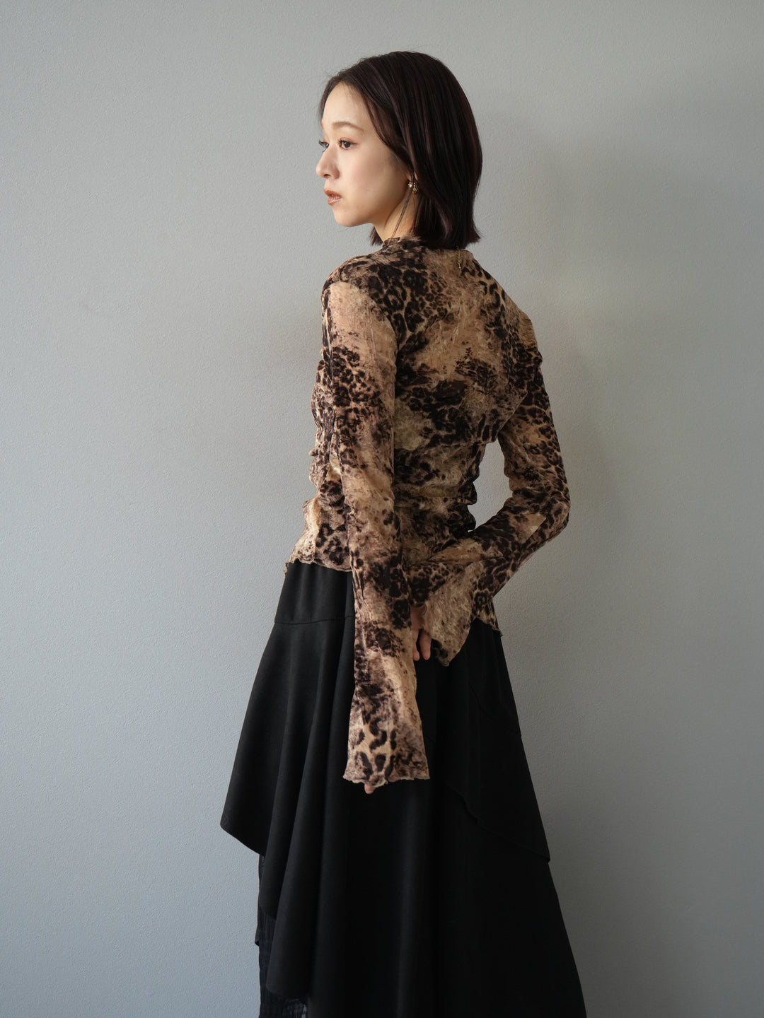 [予約]アシンメトリーアニマル柄シアートップス/ブラウン