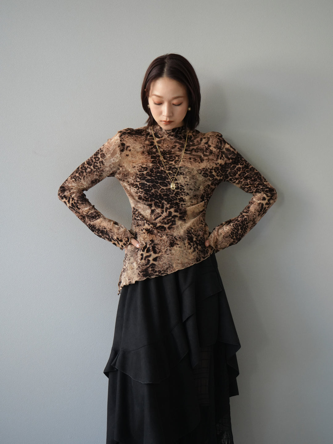 [予約]アシンメトリーアニマル柄シアートップス/ブラウン