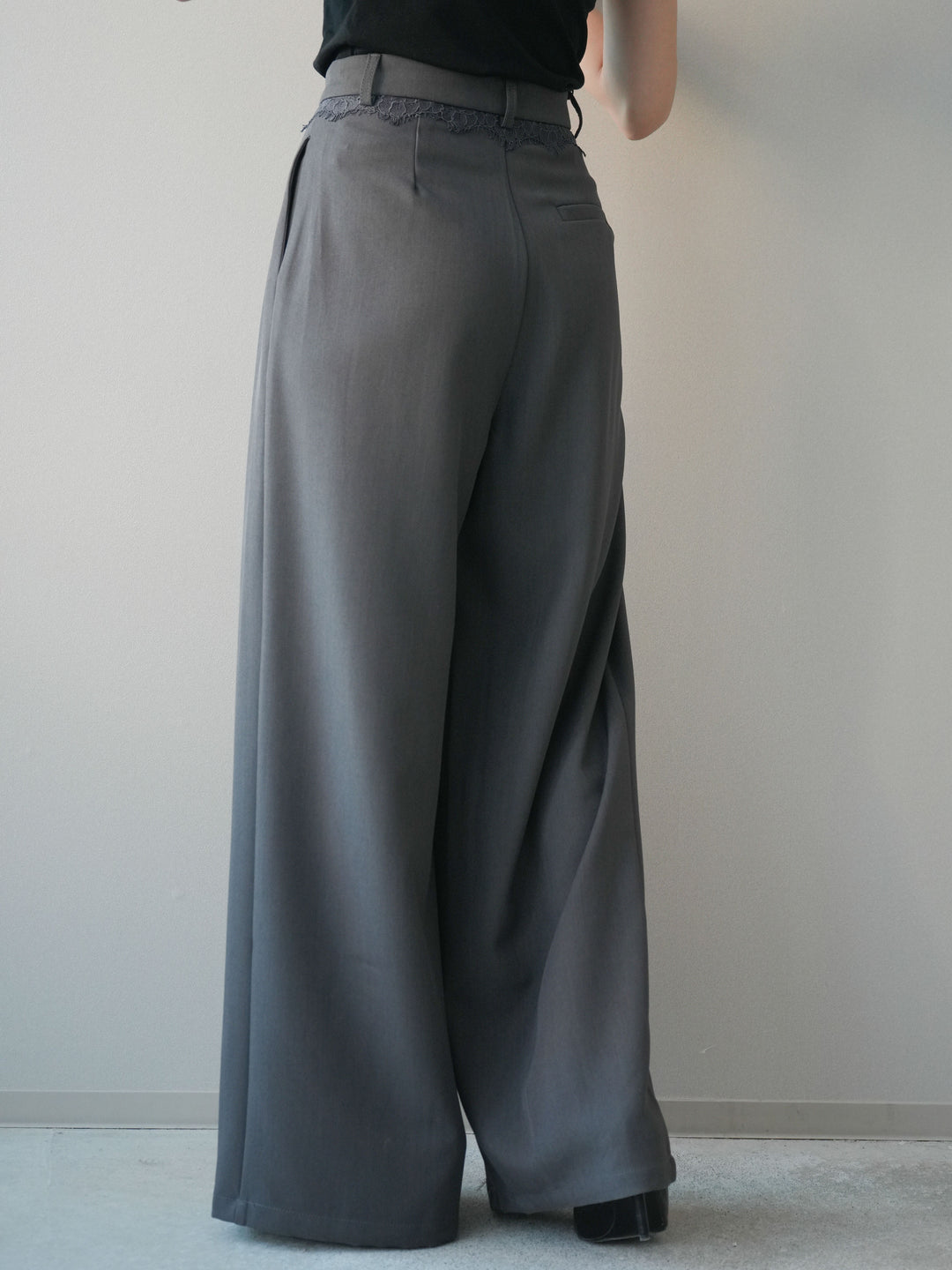 [予約]ウエストレースタックワイドパンツ/gray