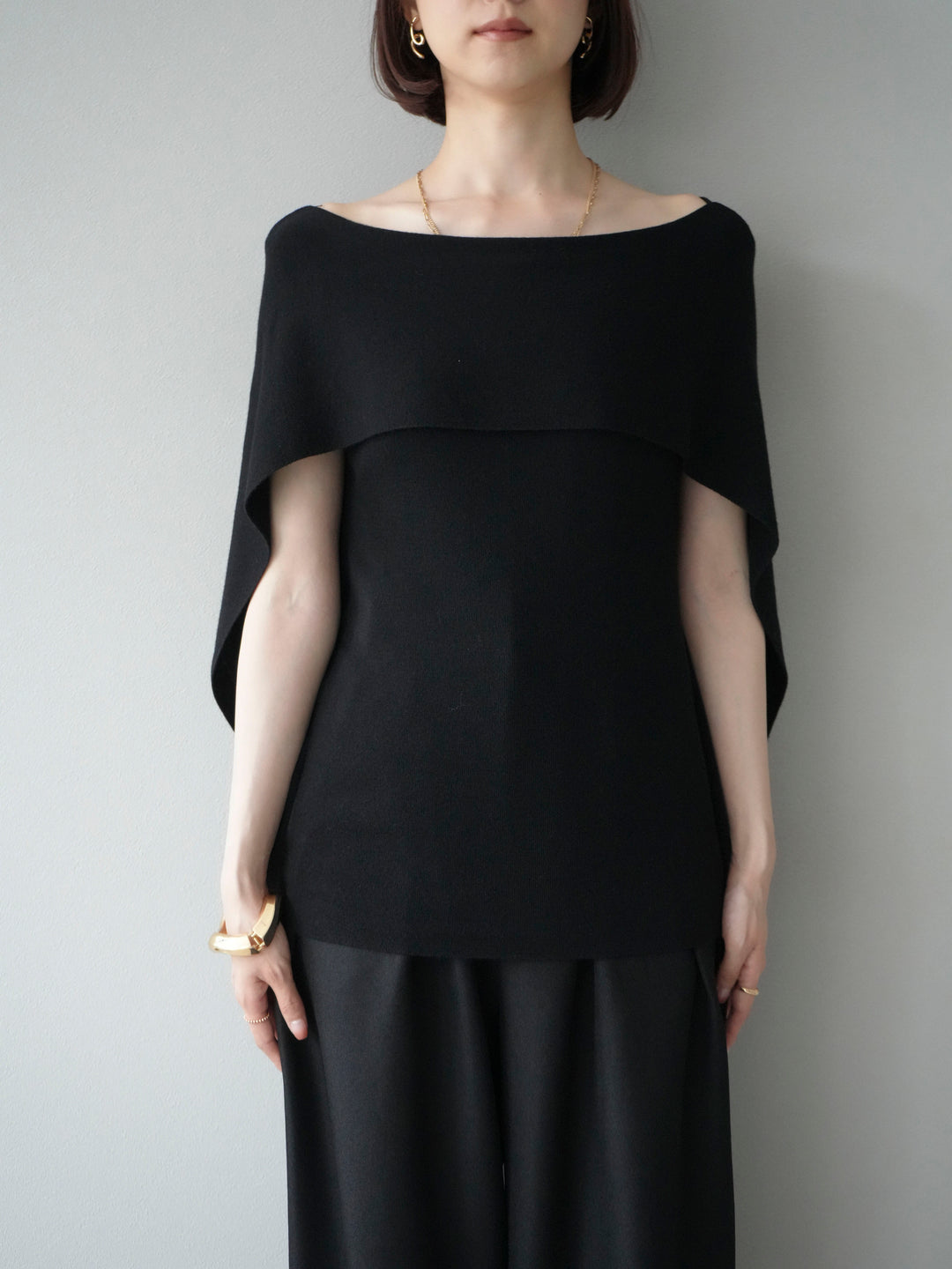 [予約]マントデザインスリットドルマンニット/ブラック