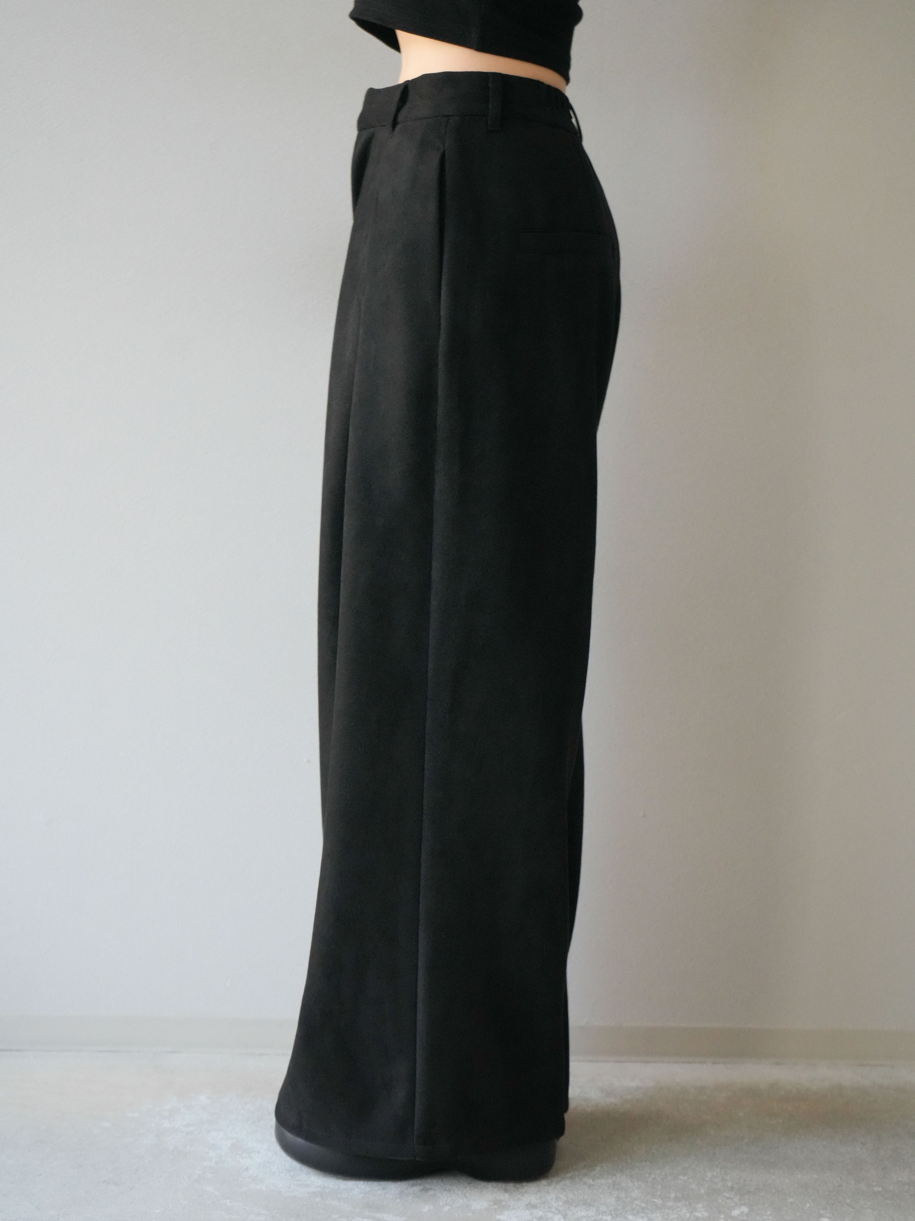 予約]スウェードタックワイドパンツ/ブラック – Lumier
