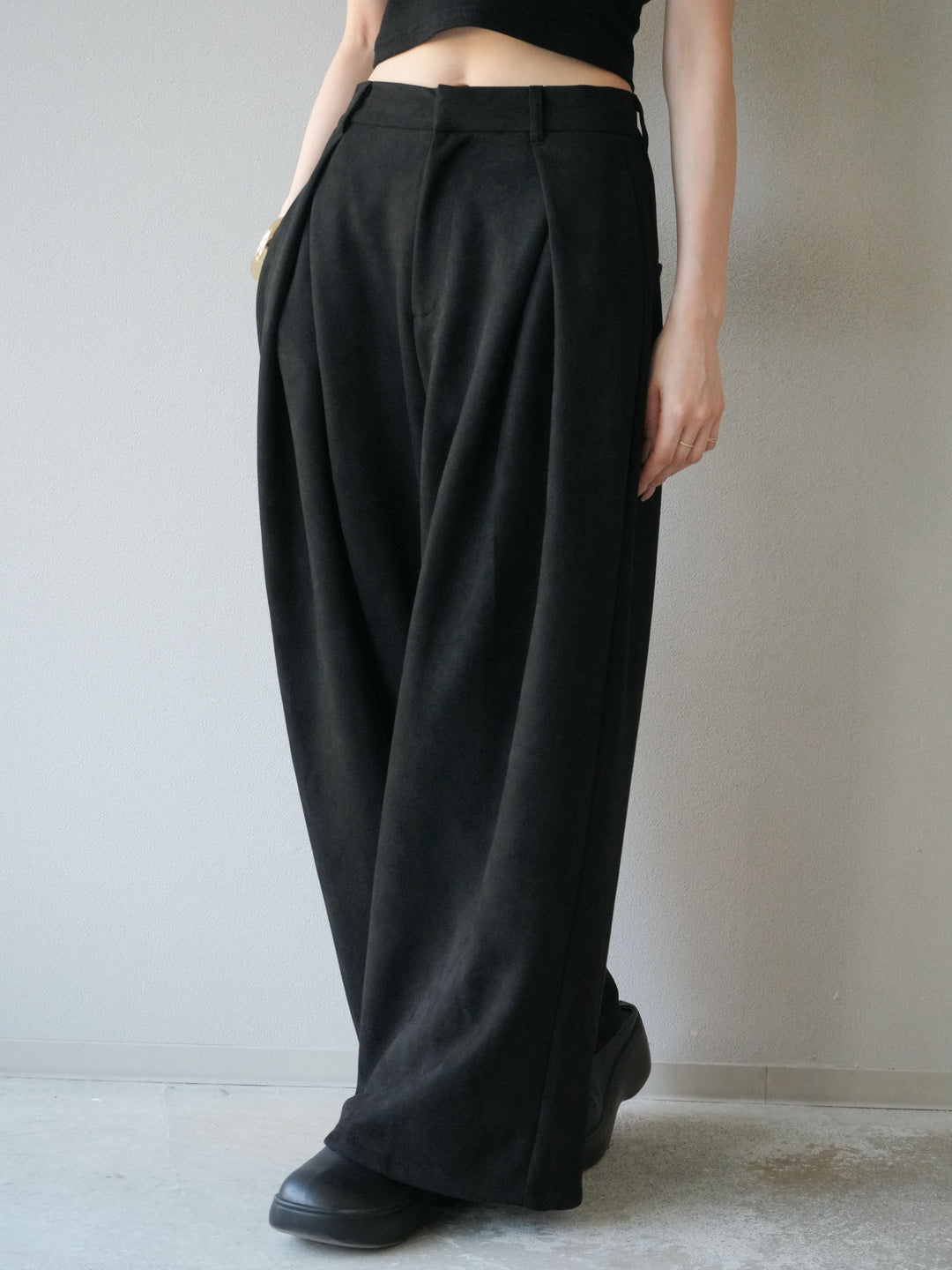[予約]スウェードタックワイドパンツ/ブラック