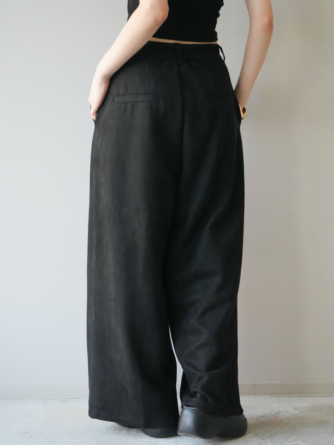 [予約]スウェードタックワイドパンツ/ブラック