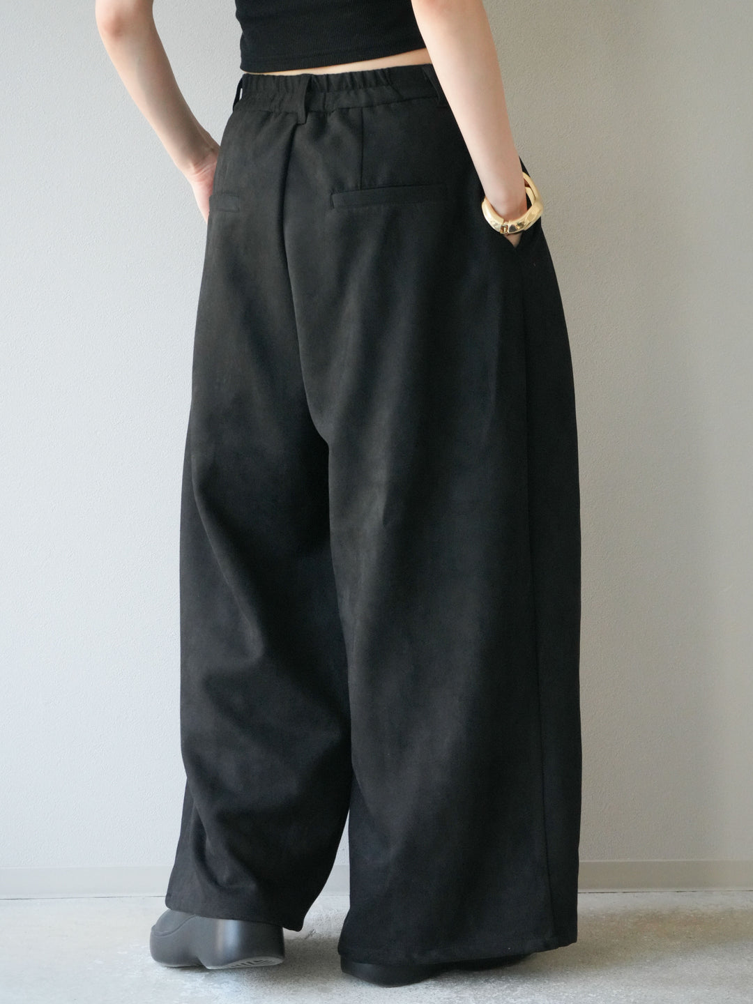 [予約]スウェードタックワイドパンツ/ブラック