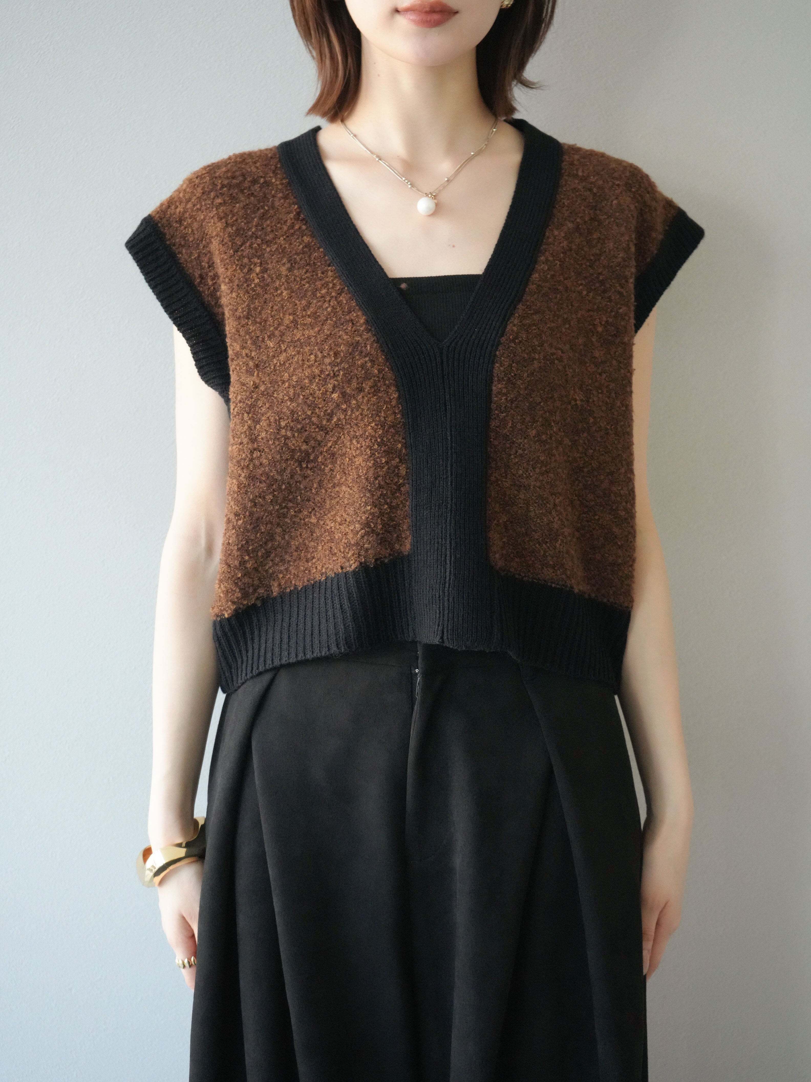 予約]ブークレバイカラーニットベスト/ブラウン – Lumier