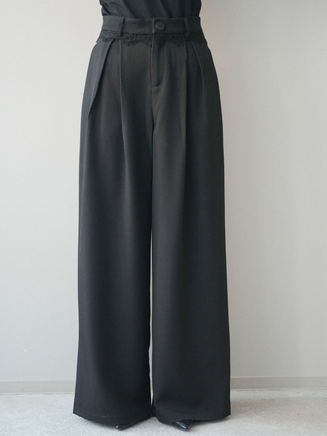 [予約]ウエストレースタックワイドパンツ/black