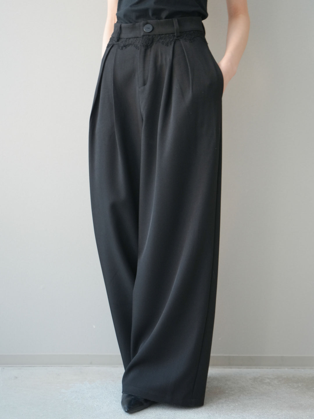 [予約]ウエストレースタックワイドパンツ/black