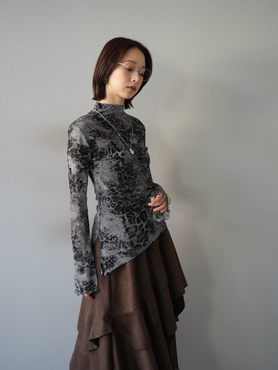 [予約]アシンメトリーアニマル柄シアートップス/グレー