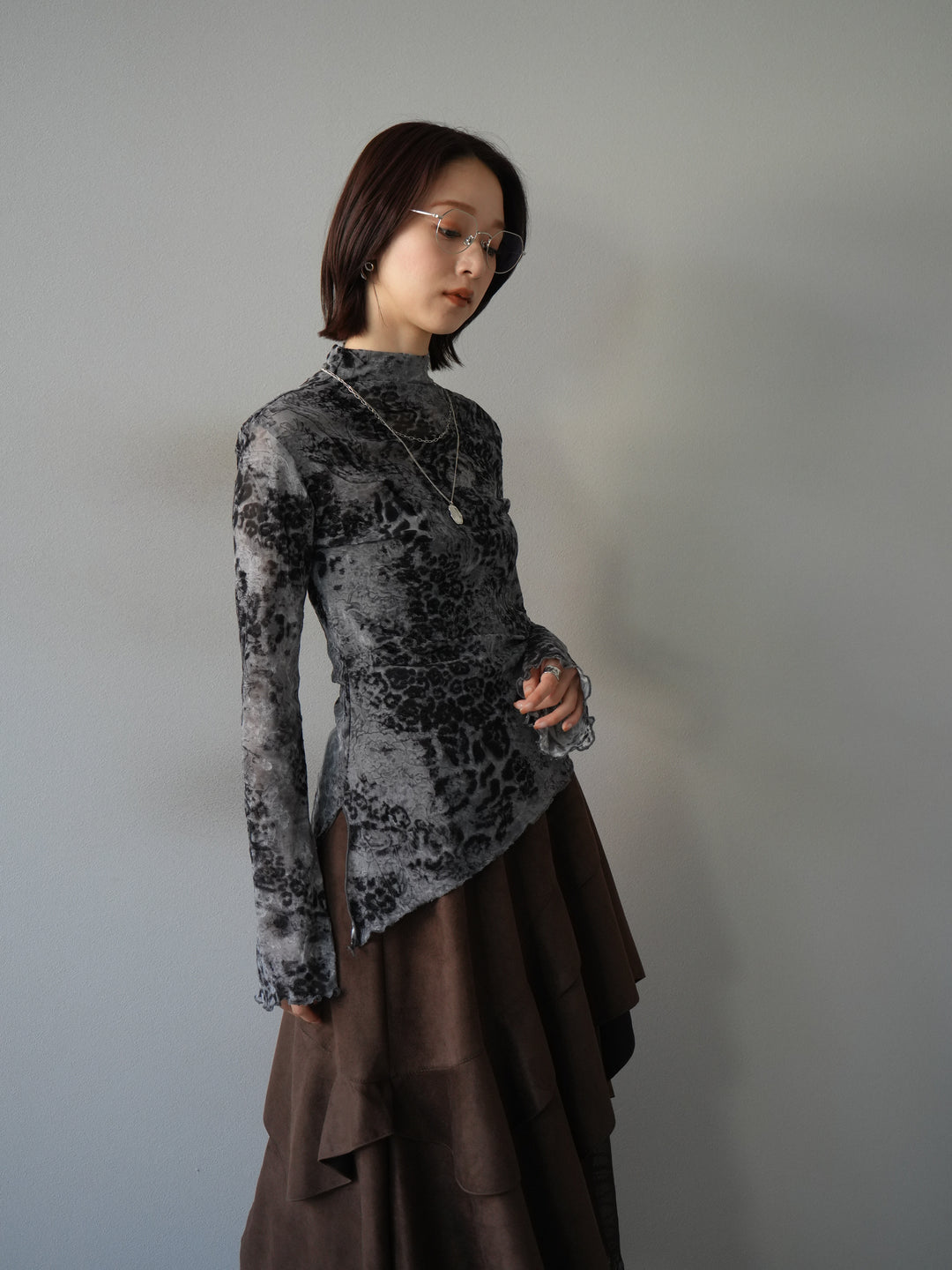 [予約]アシンメトリーアニマル柄シアートップス/グレー