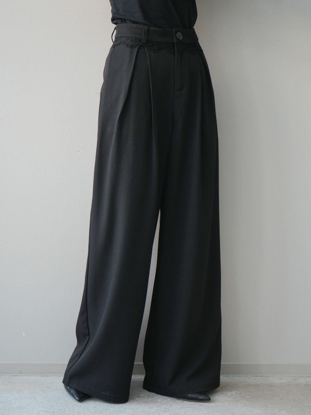 [予約]ウエストレースタックワイドパンツ/black