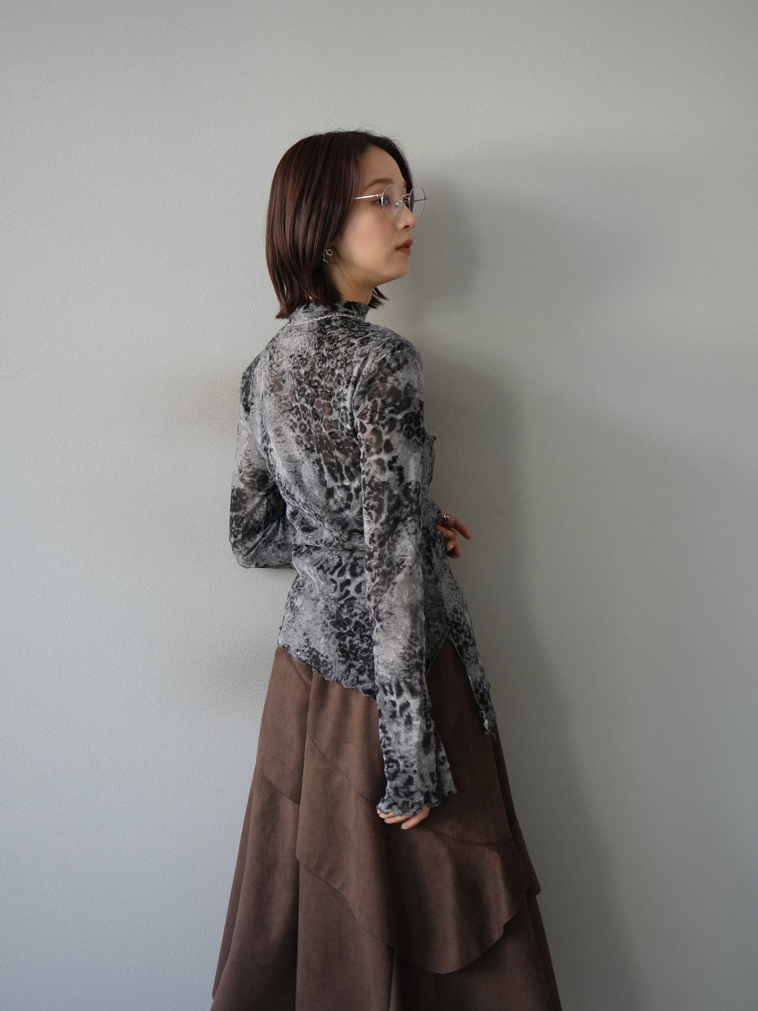 [予約]アシンメトリーアニマル柄シアートップス/グレー