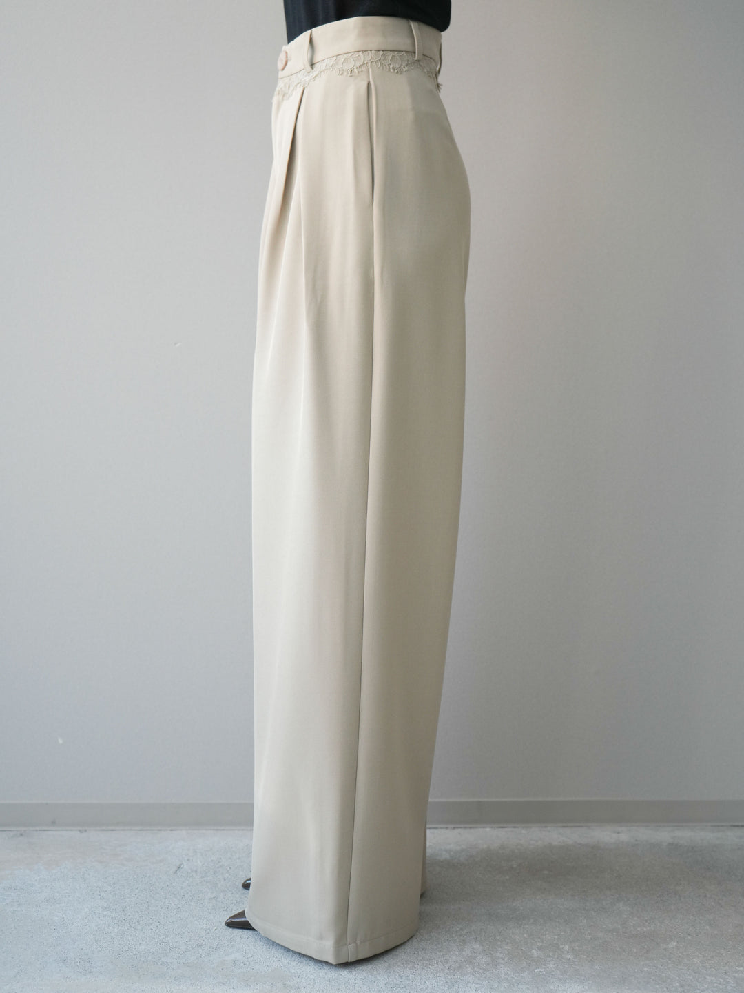 [予約]ウエストレースタックワイドパンツ/ivory