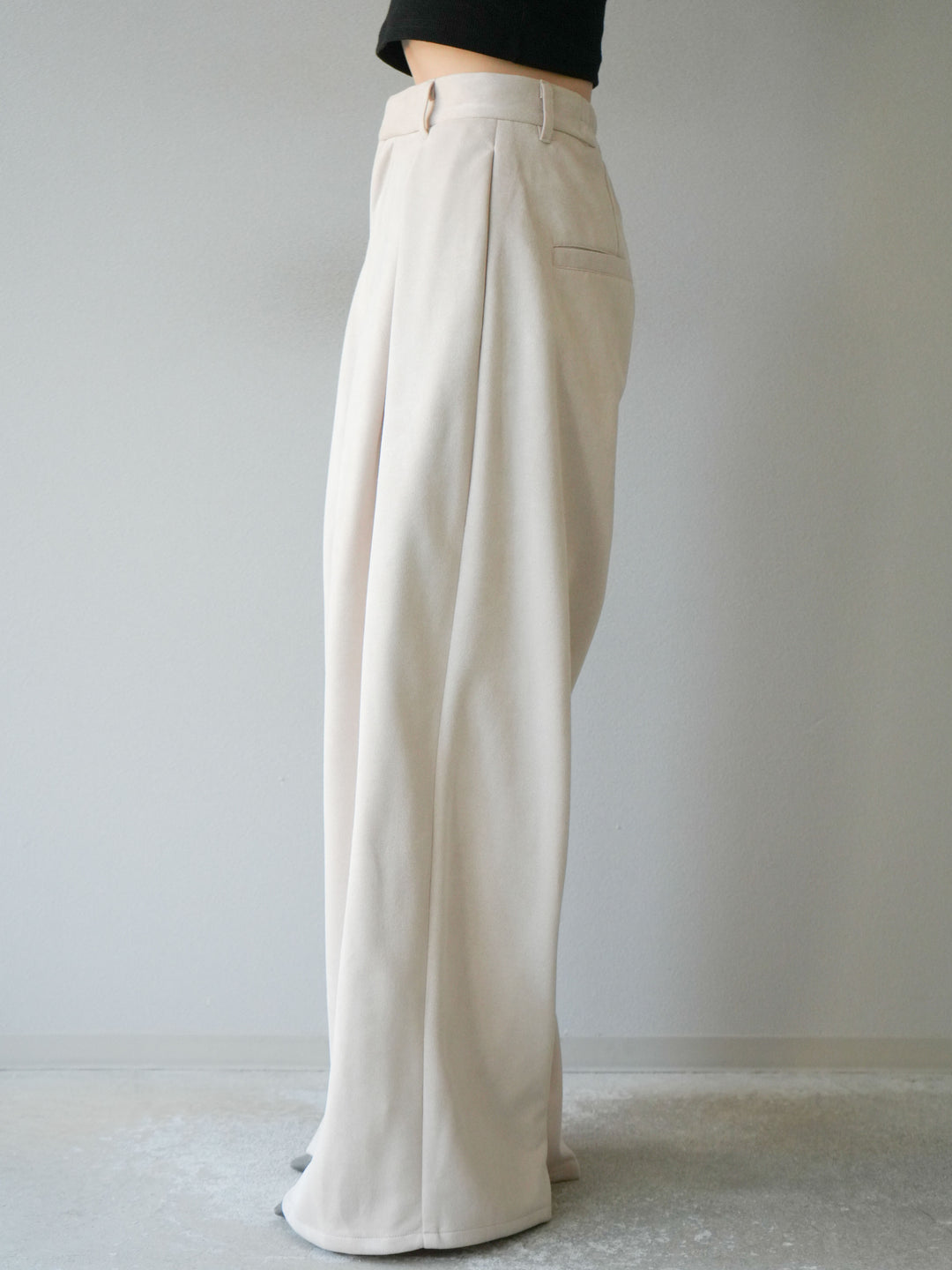 [予約]スウェードタックワイドパンツ/エクリュ