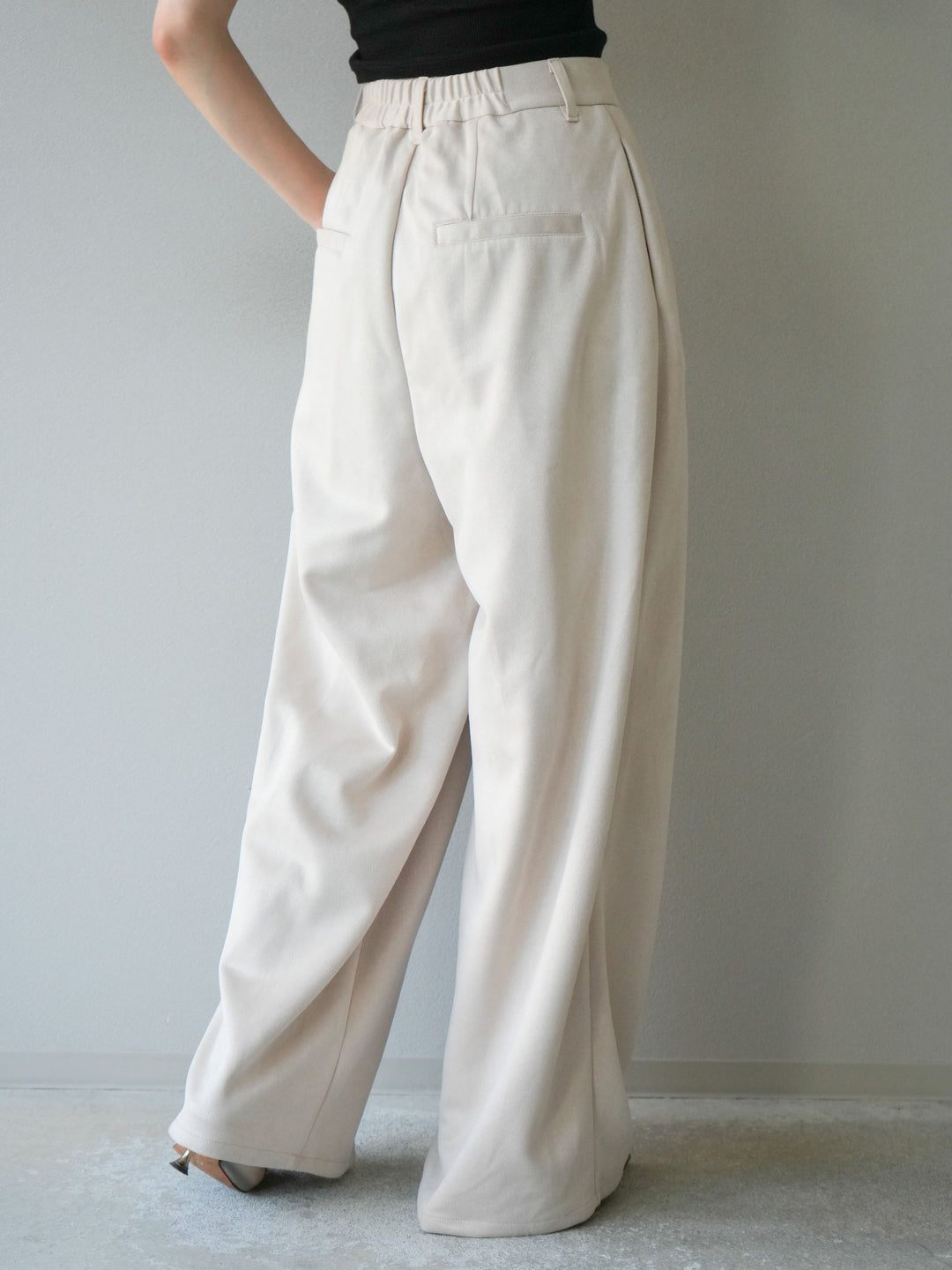 [予約]スウェードタックワイドパンツ/エクリュ