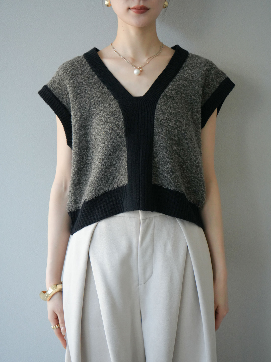 [予約]ブークレバイカラーニットベスト/チャコール