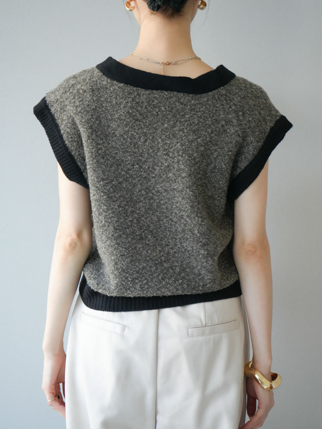 [予約]ブークレバイカラーニットベスト/チャコール