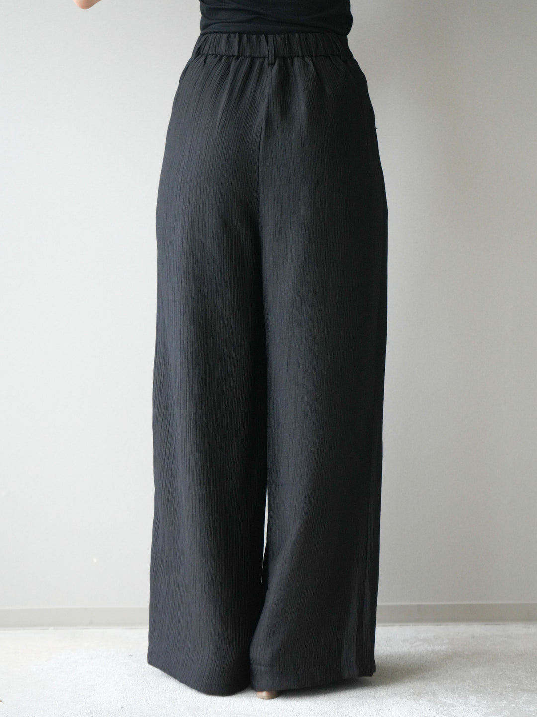 [予約]クレープドレープタックパンツ/black