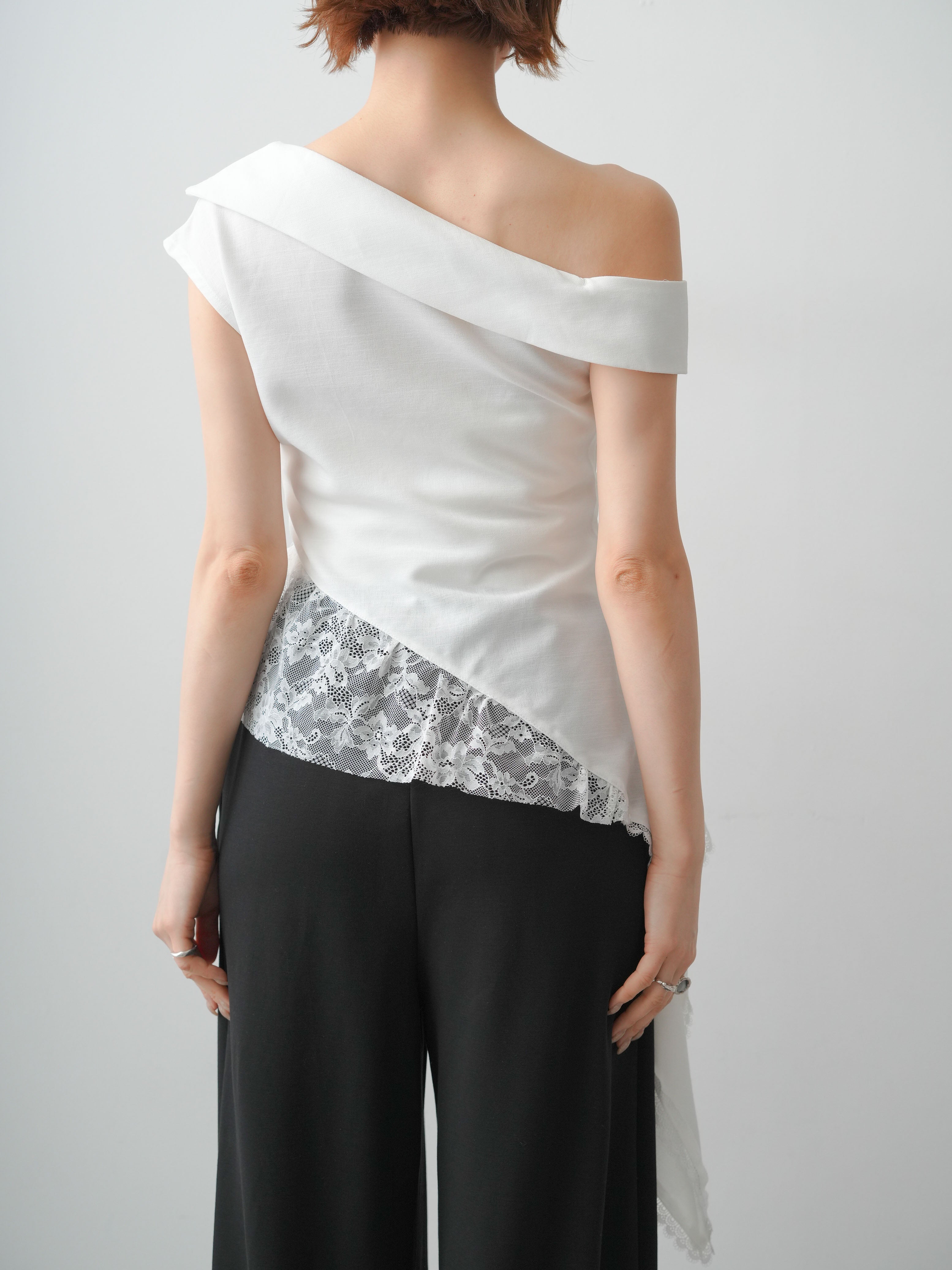 予約]アシンメトリーラッフルレースヘムトップス/white – Lumier