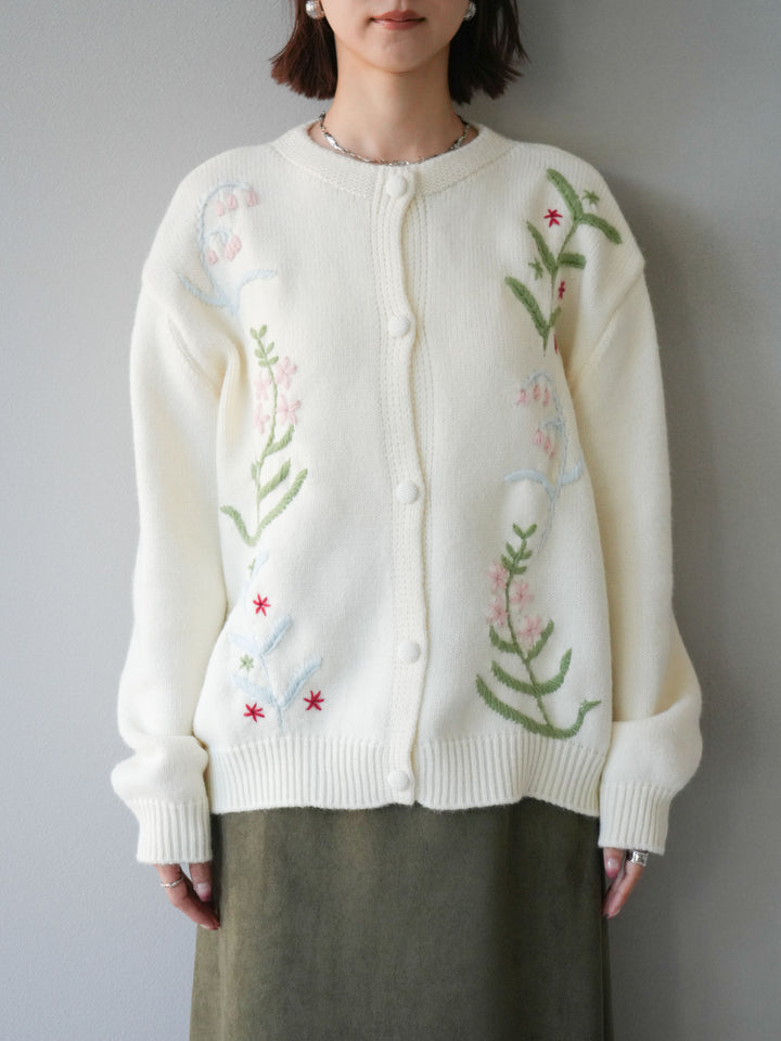 [予約]フラワー刺繍ニットカーディガン/オフ