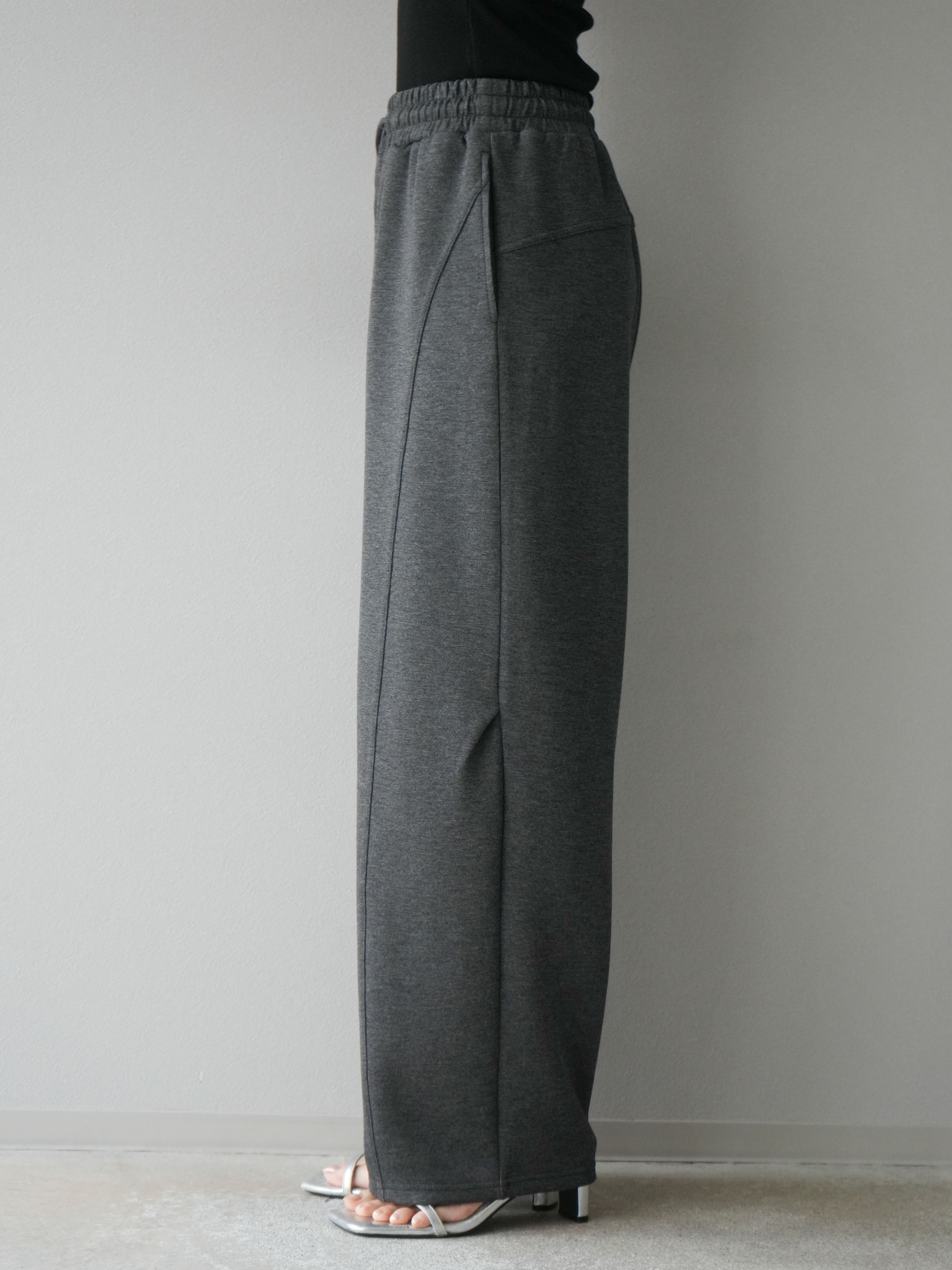 予約]ライトポンチカーブパンツ/チャコール – Lumier