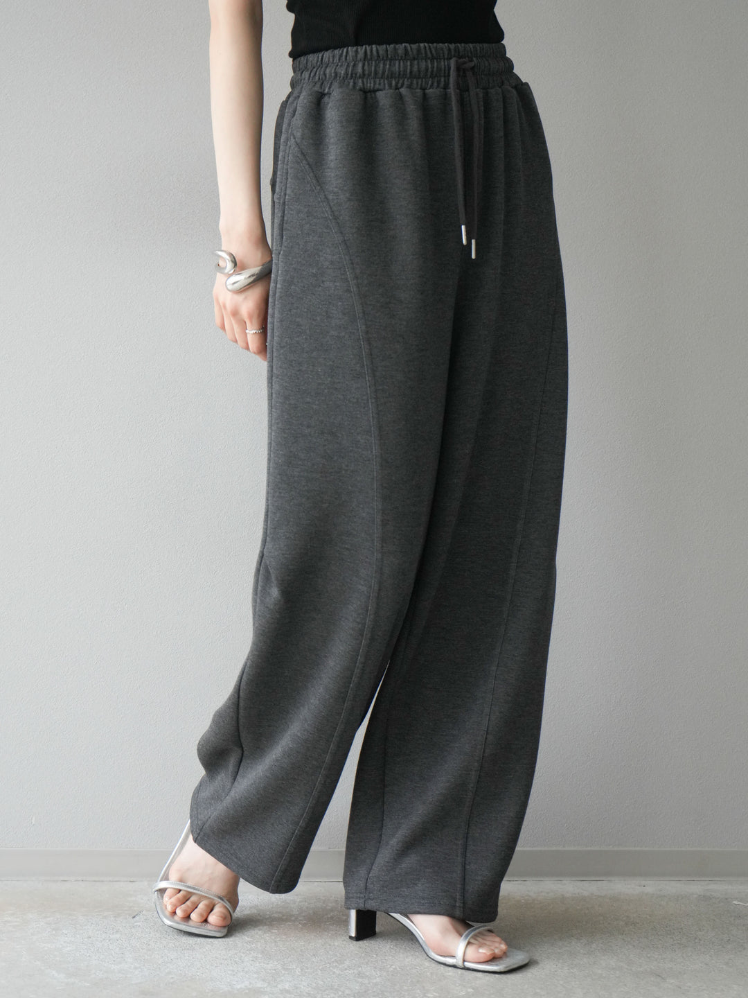 [預購] Light Punch Curve 褲子/炭灰色