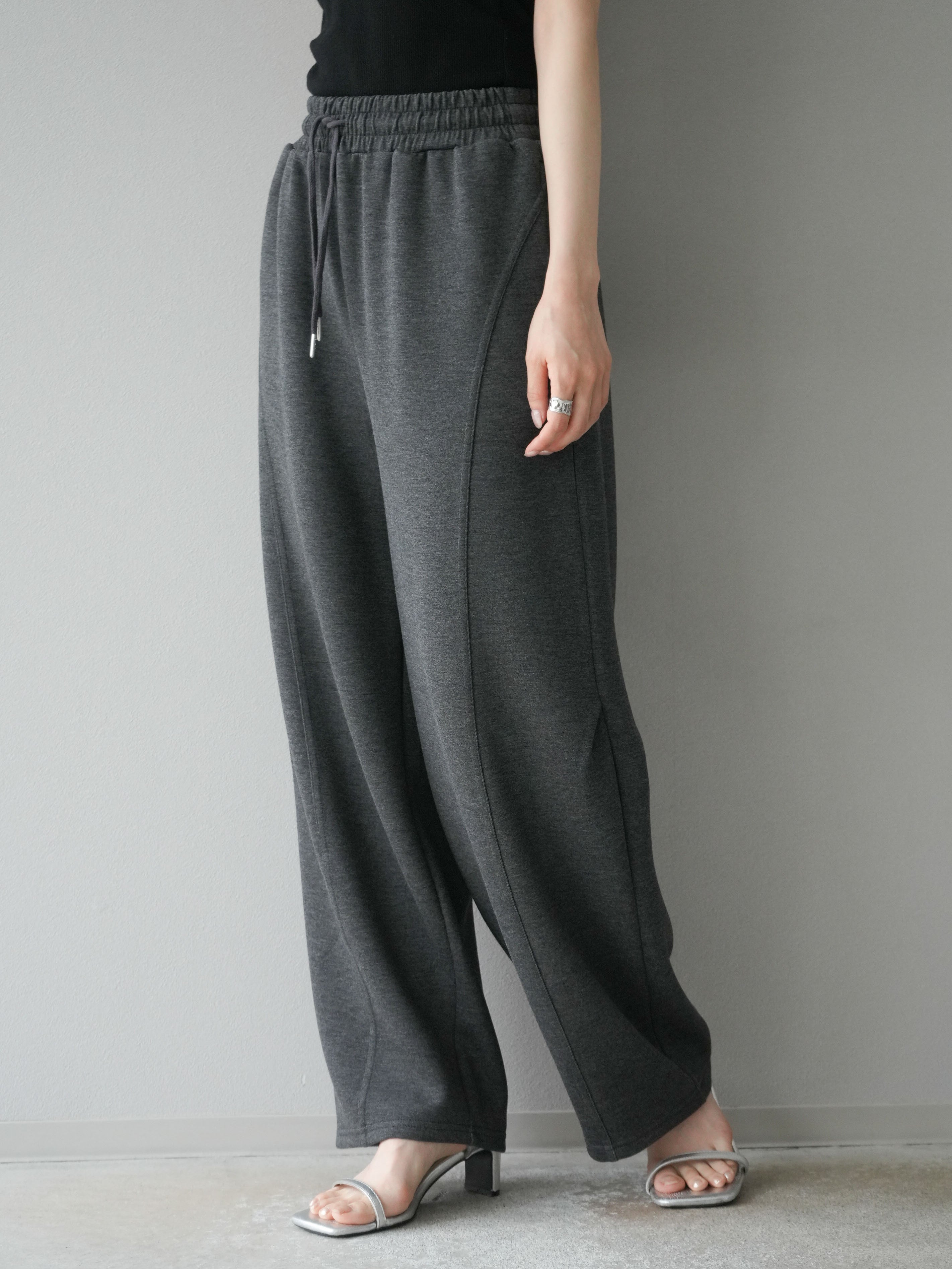 予約]ライトポンチカーブパンツ/チャコール – Lumier
