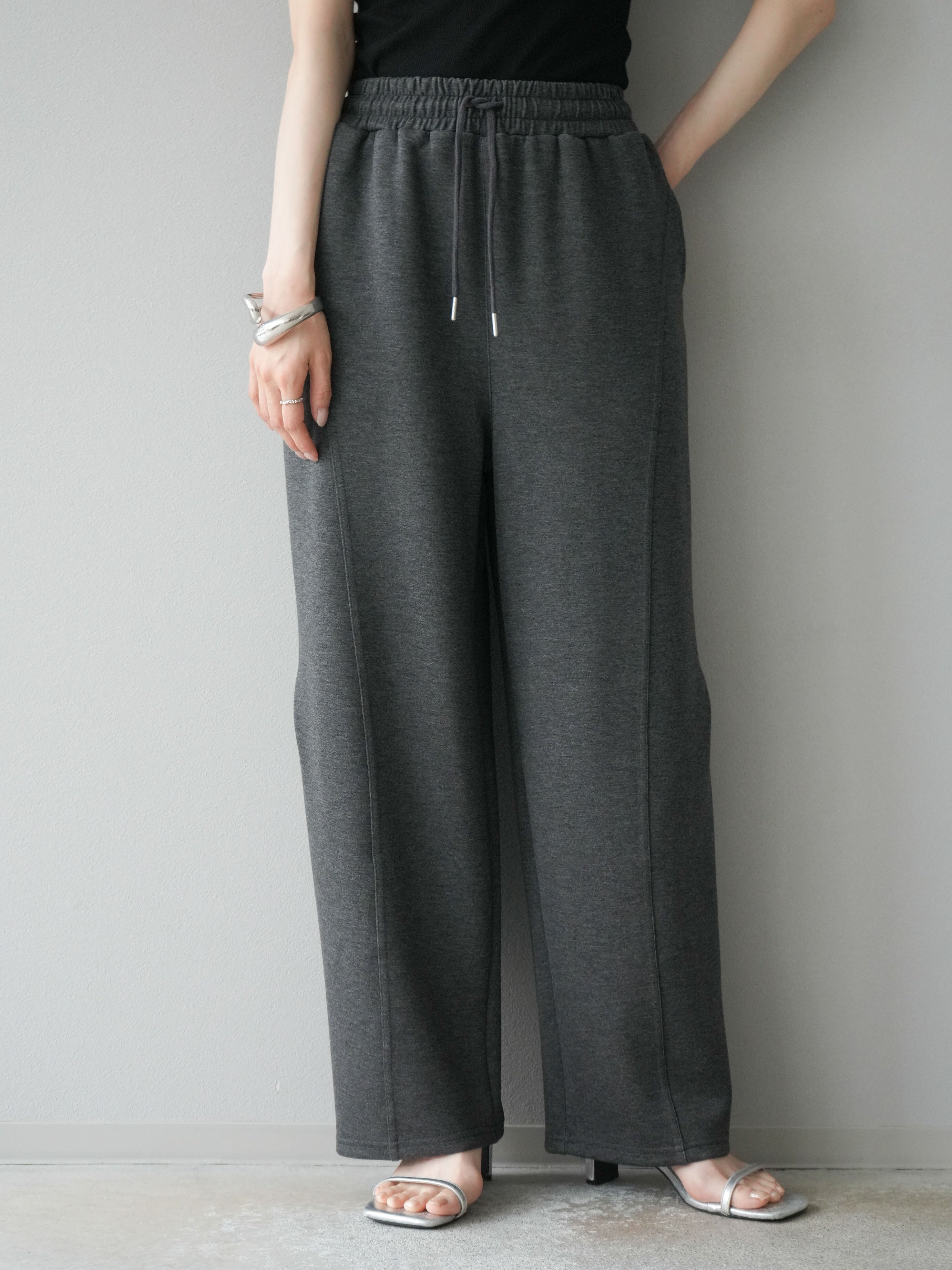 予約]ライトポンチカーブパンツ/チャコール – Lumier