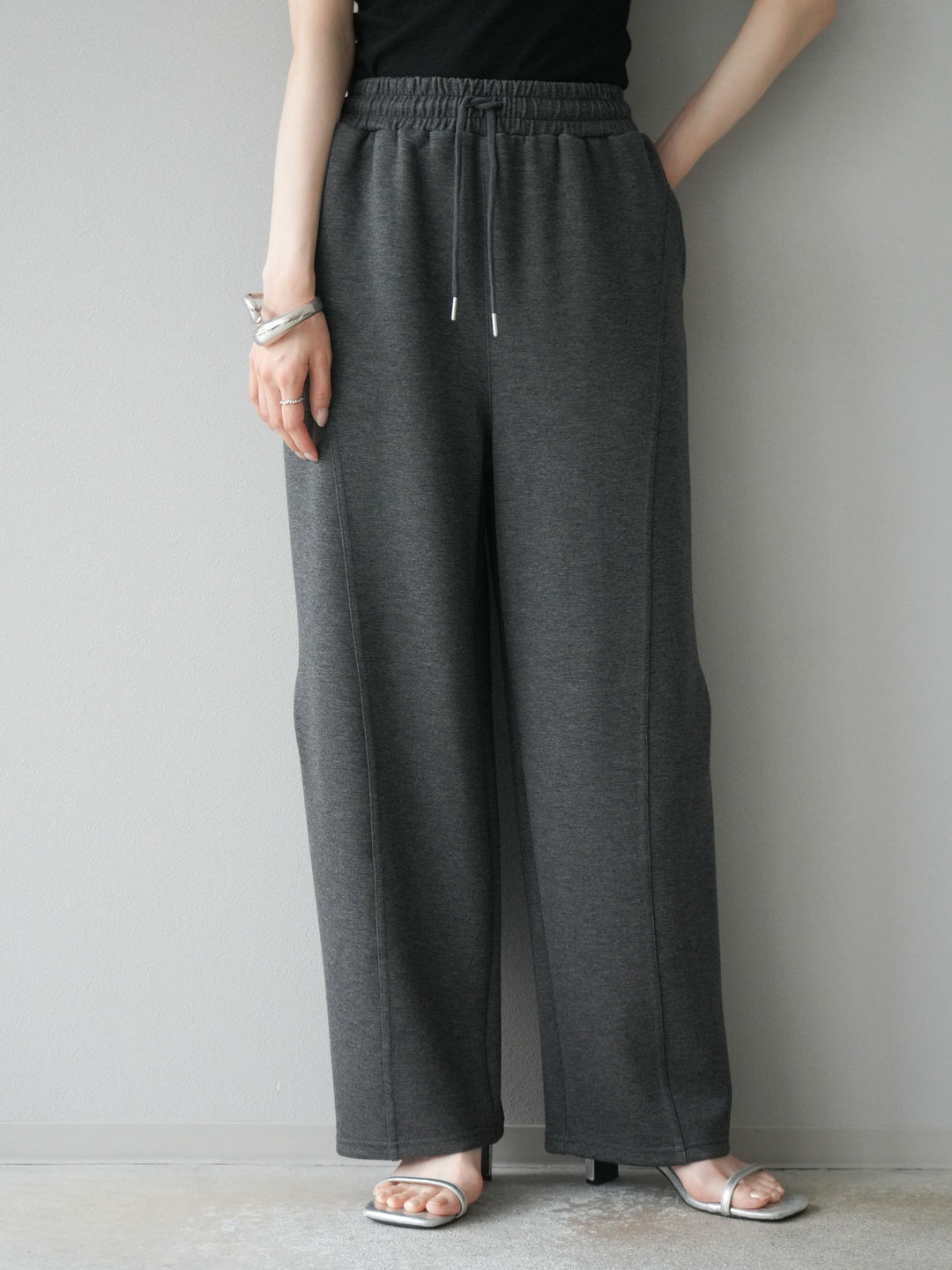 [預購] Light Punch Curve 褲子/炭灰色