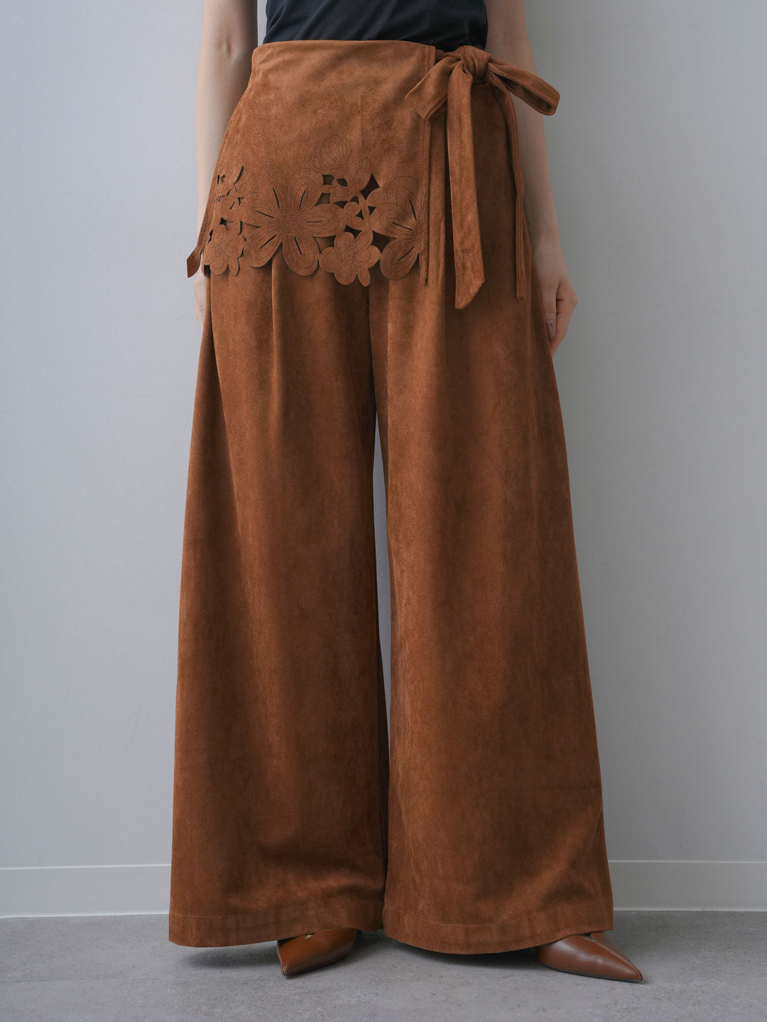 [予約]スウェードタッチカットワークワイドパンツ/camel