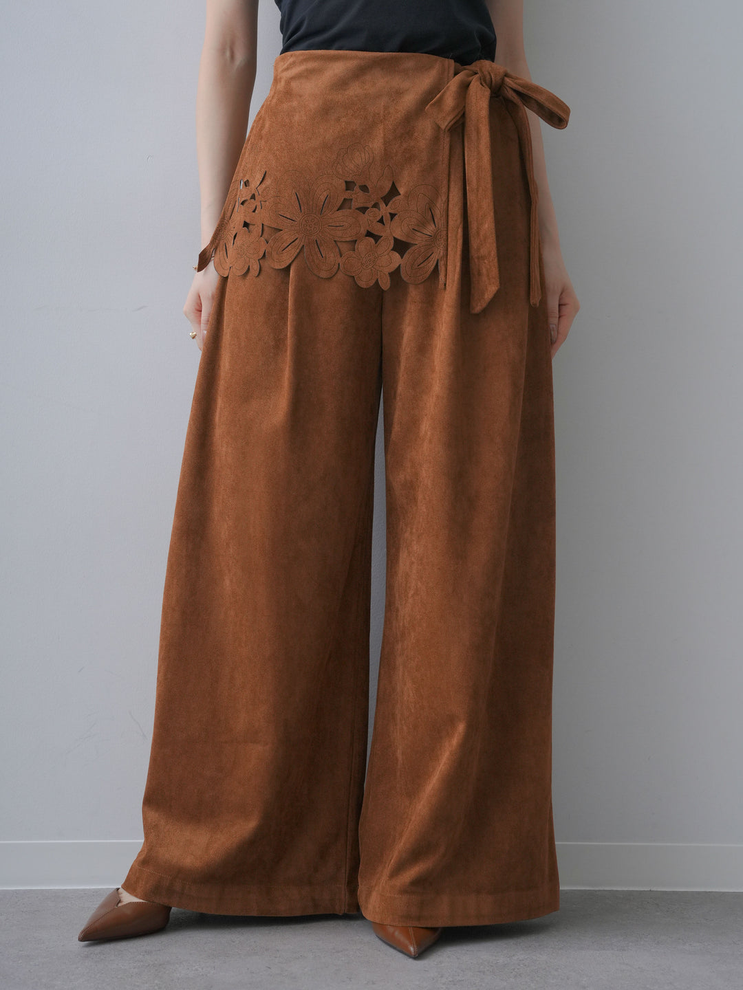 [予約]スウェードタッチカットワークワイドパンツ/camel
