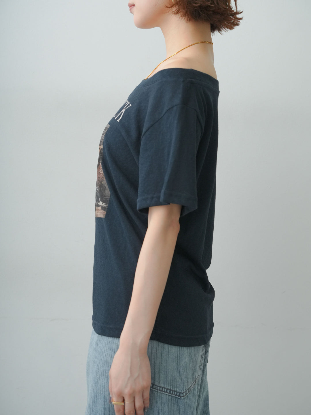 [予約]ワイドネックプリントTEE/navy
