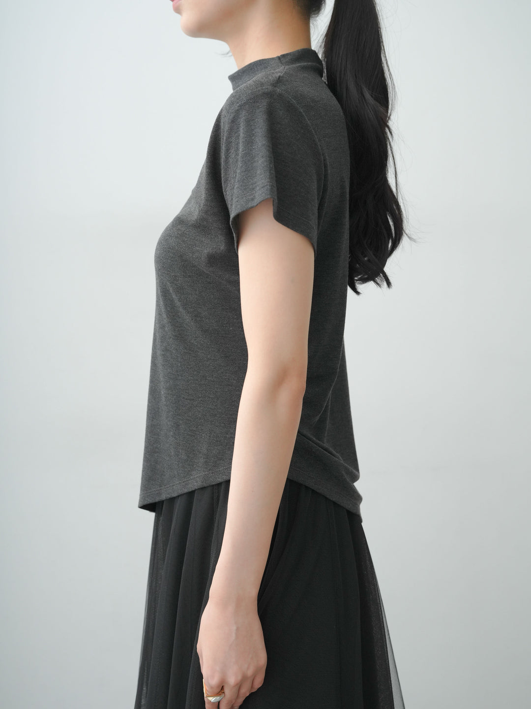 [予約]ヘムアシメバックボタンデザインフレンチトップ/charcoal