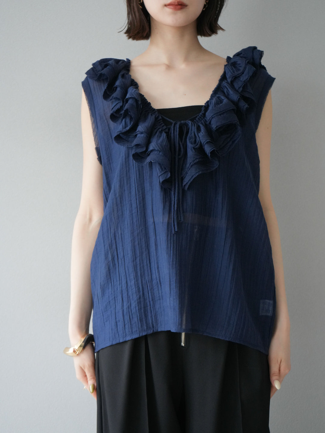 [予約]ワッシャーラッフルノースリーブブラウス/ネイビー