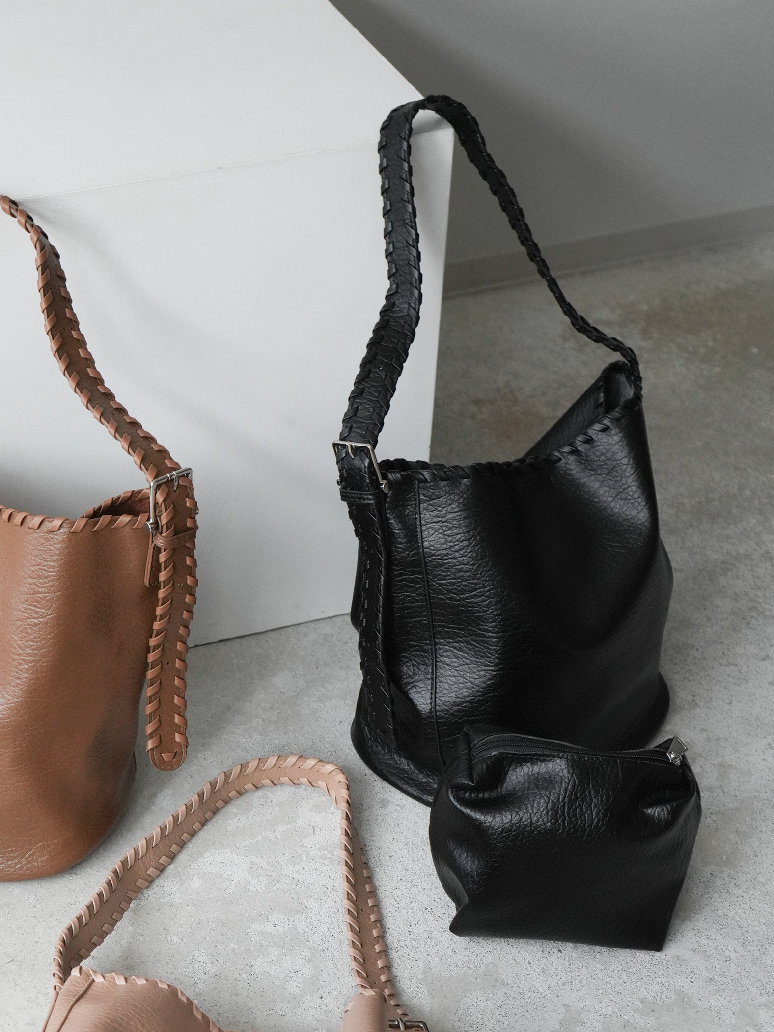 予約]ステッチワンハンドル合皮トートBAG/black – Lumier