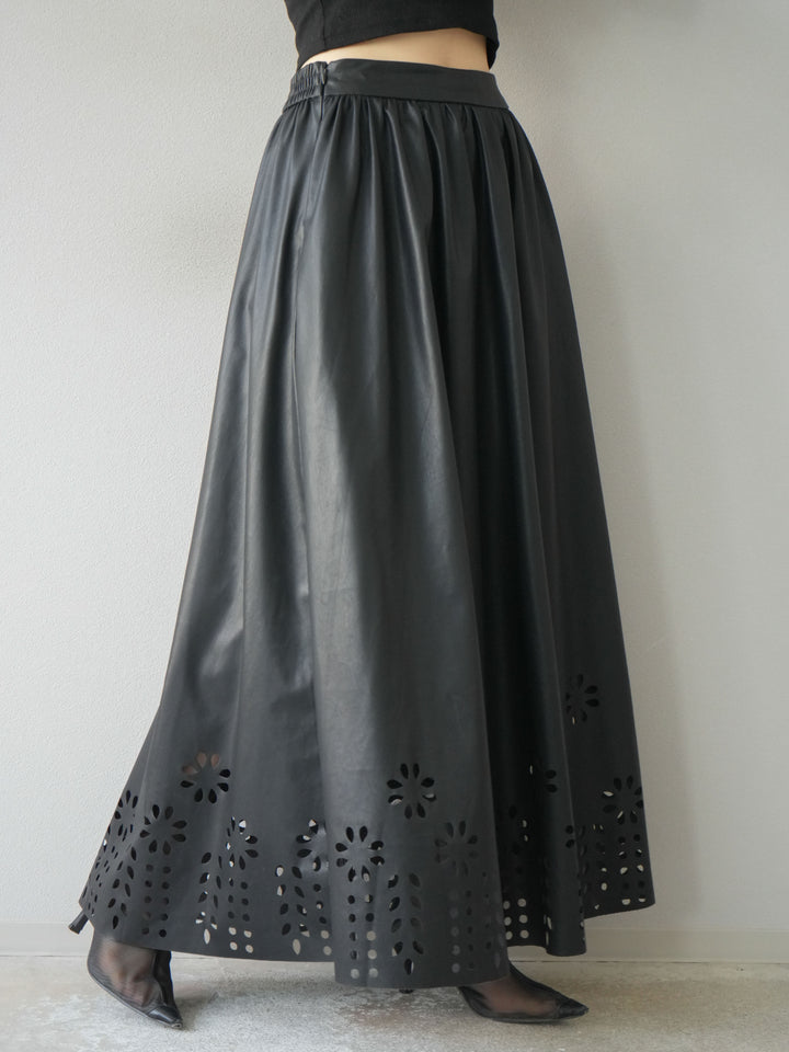 [予約]フラワーパンチングレザースカート/ブラック