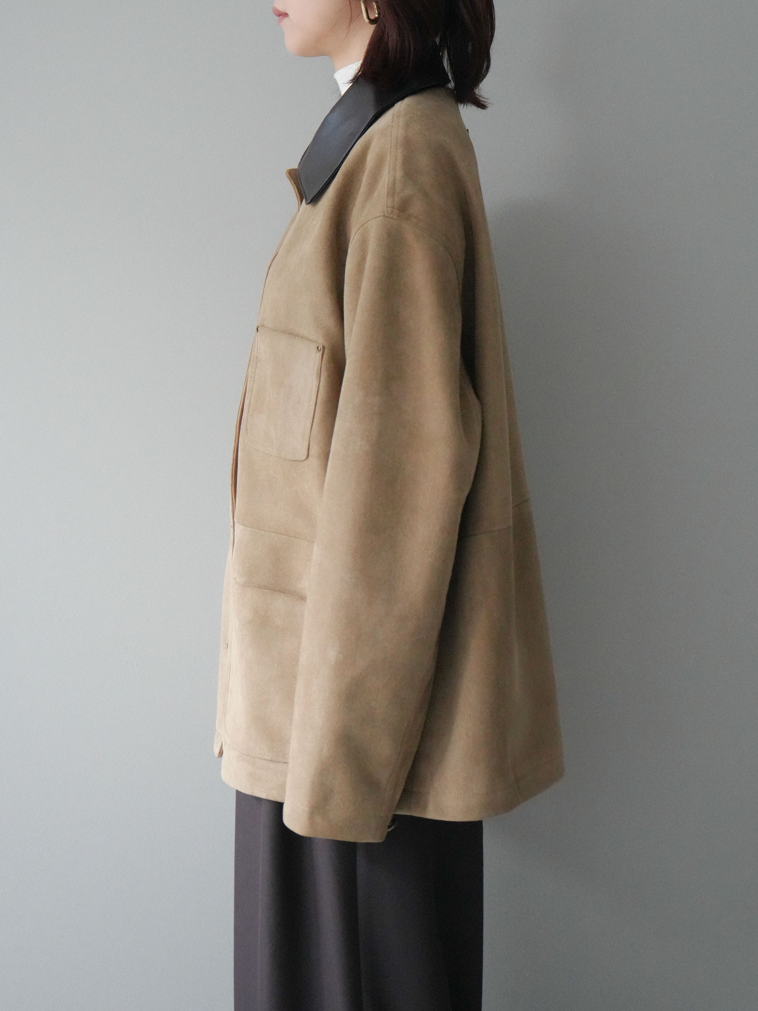 予約]襟レザーステンカラースエードジャケット/beige – Lumier