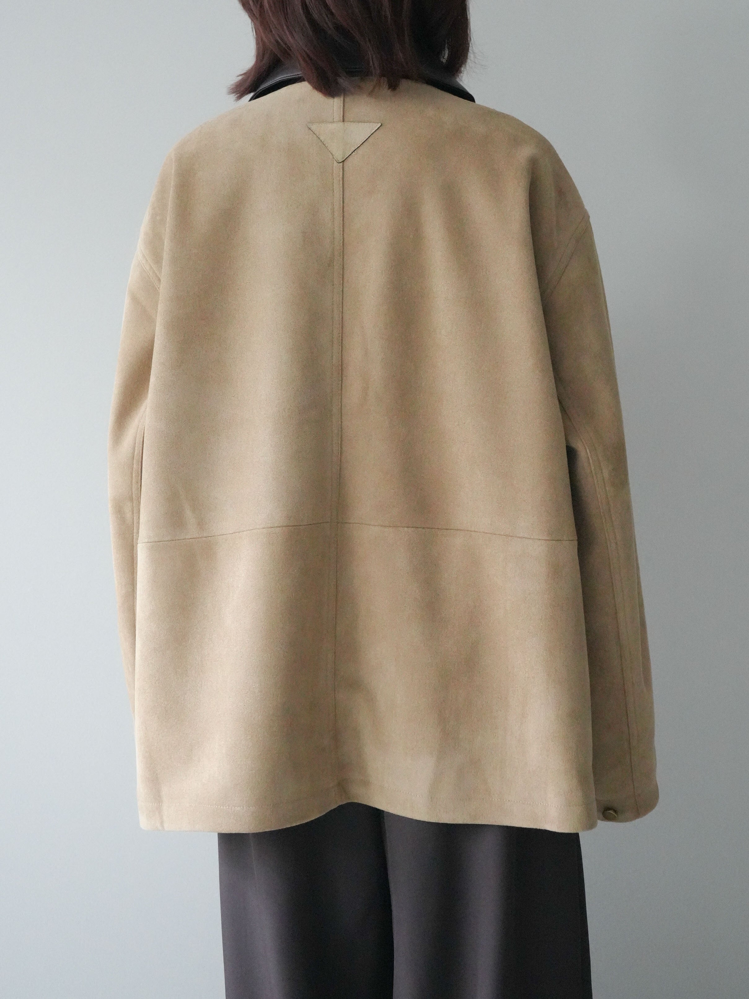 予約]襟レザーステンカラースエードジャケット/beige – Lumier