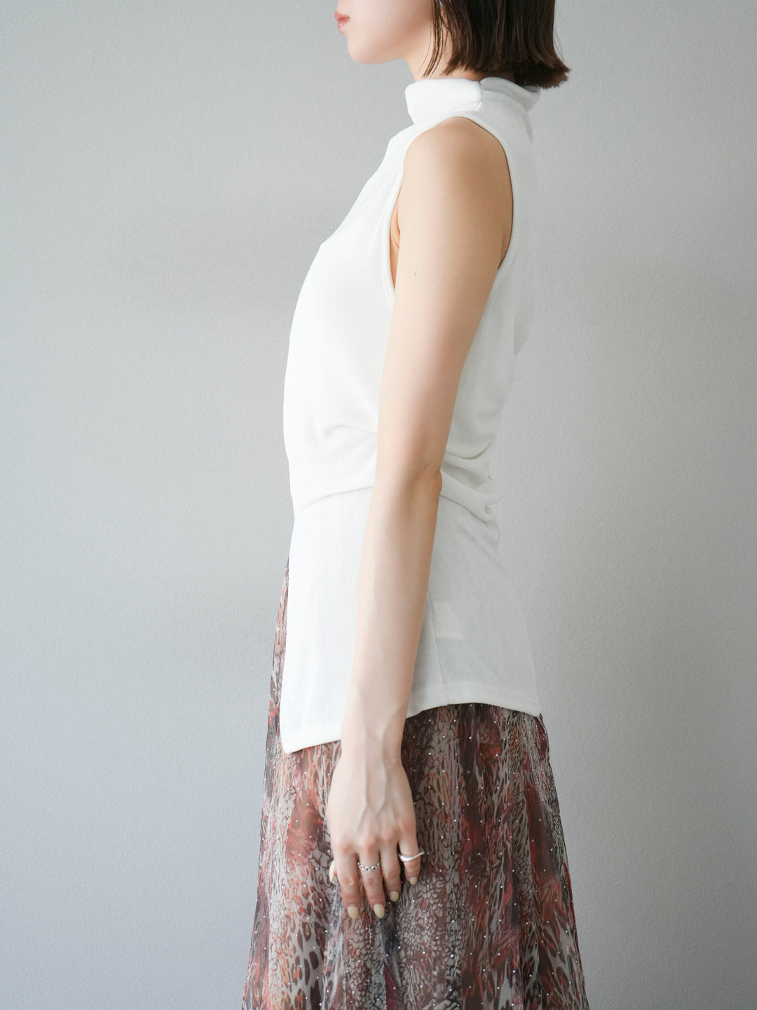 [予約]フロントスリットレーヨンニットトップス/ホワイト