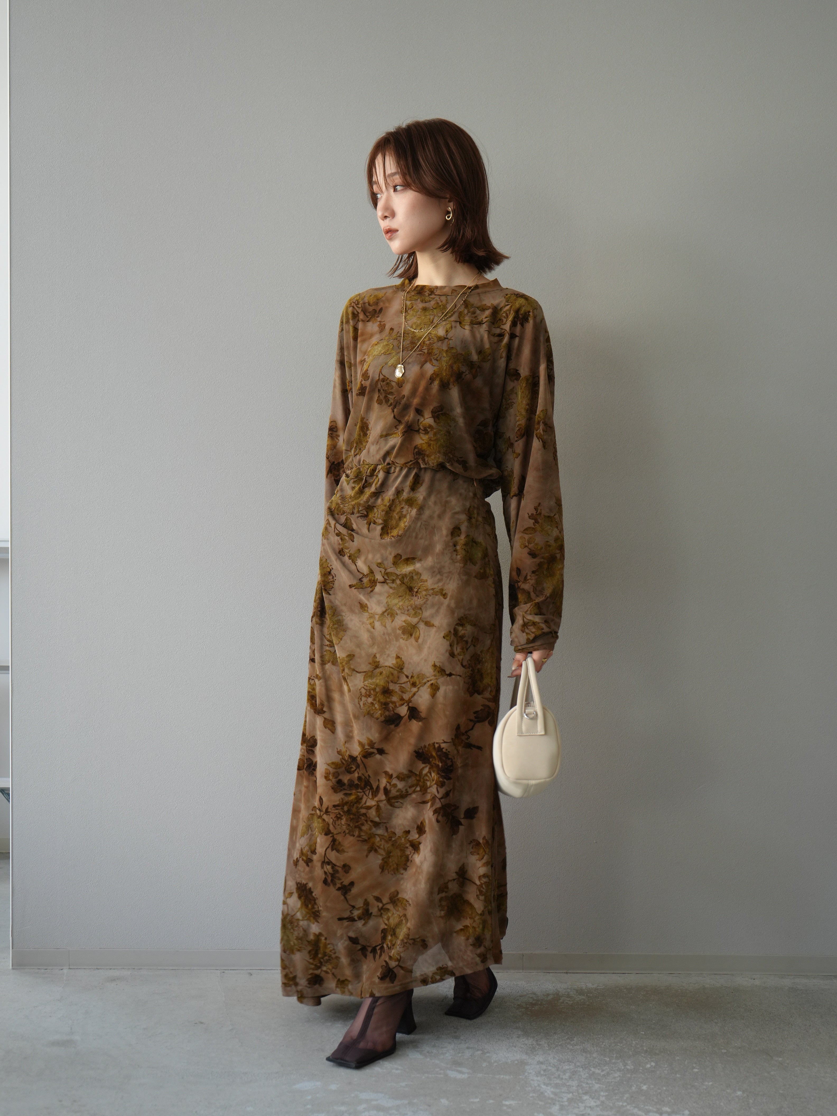 予約]フラワーフロッキーシアートップス/ブラウン – Lumier