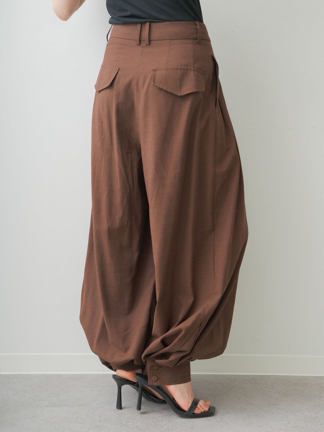 [予約]カフヘムタックコクーンパンツ/brown