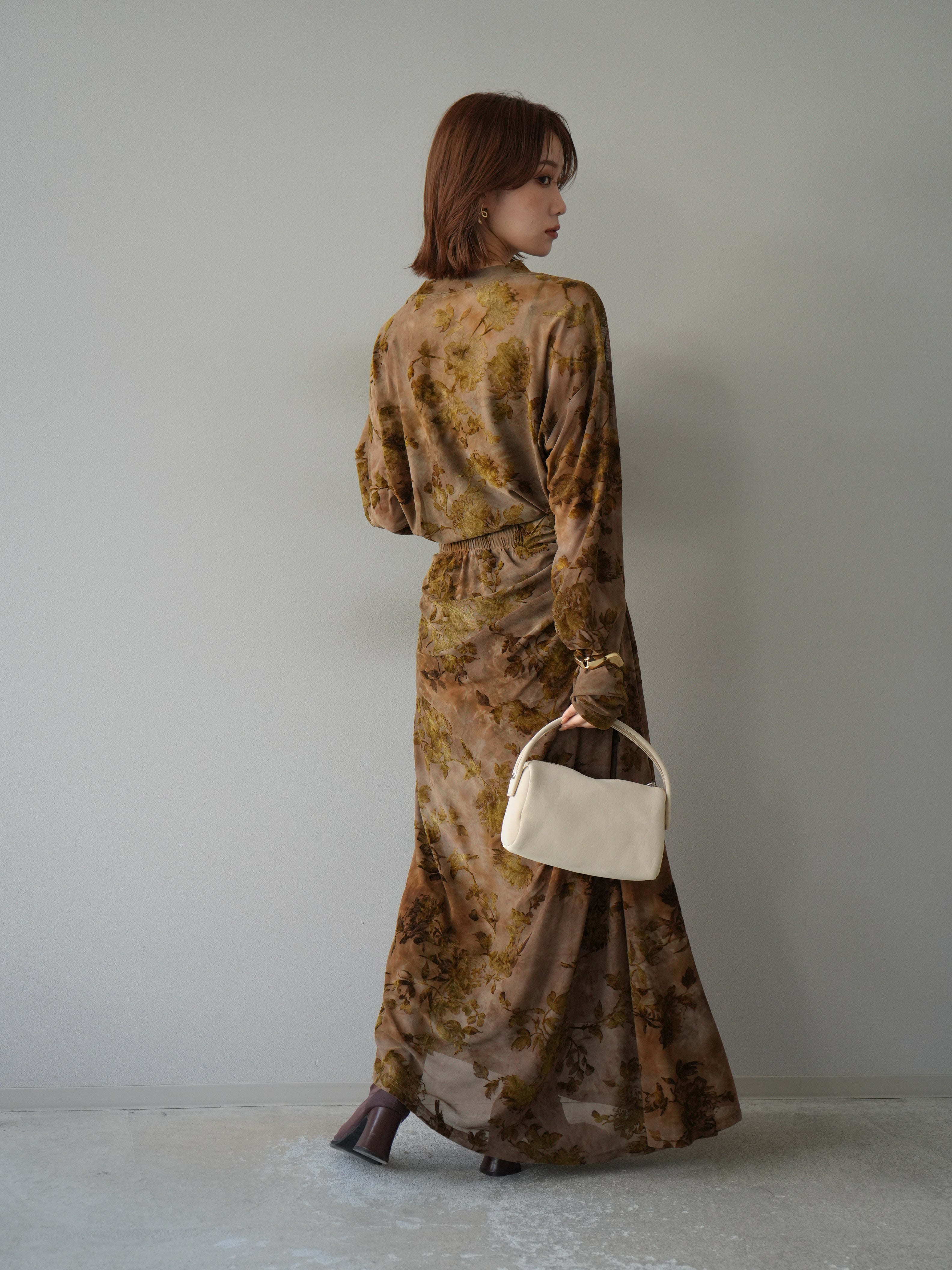 美品✨ラインヴァンド　シアーニット　ボタニカル　シアートップ　フラワー　ブラウン 美品✨ラインヴァンド シアーニット ボタニカル シアートップ フラワー