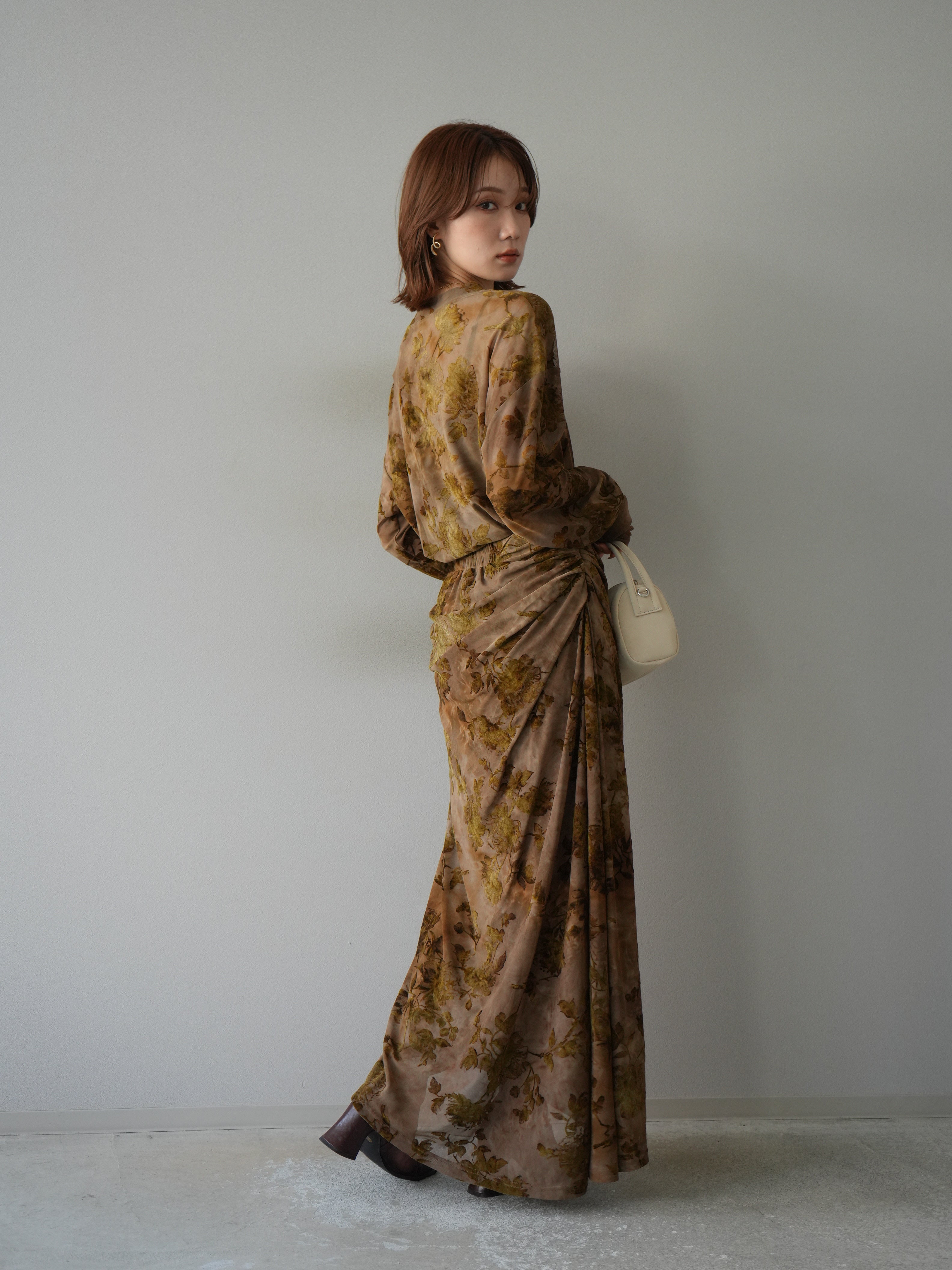 予約]フラワーフロッキーシアートップス/ブラウン – Lumier