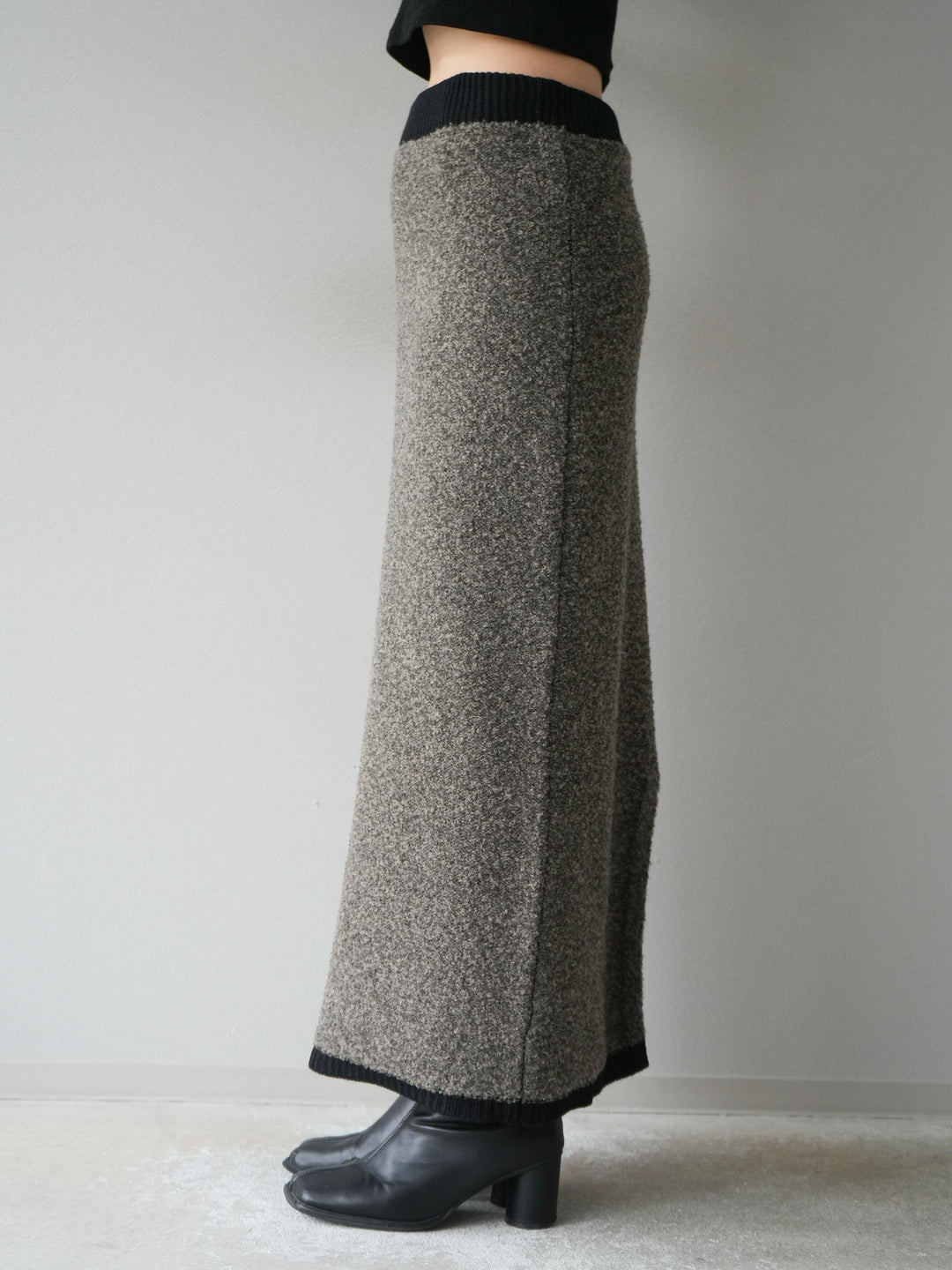 [予約]ブークレバイカラータイトニットスカート/チャコール